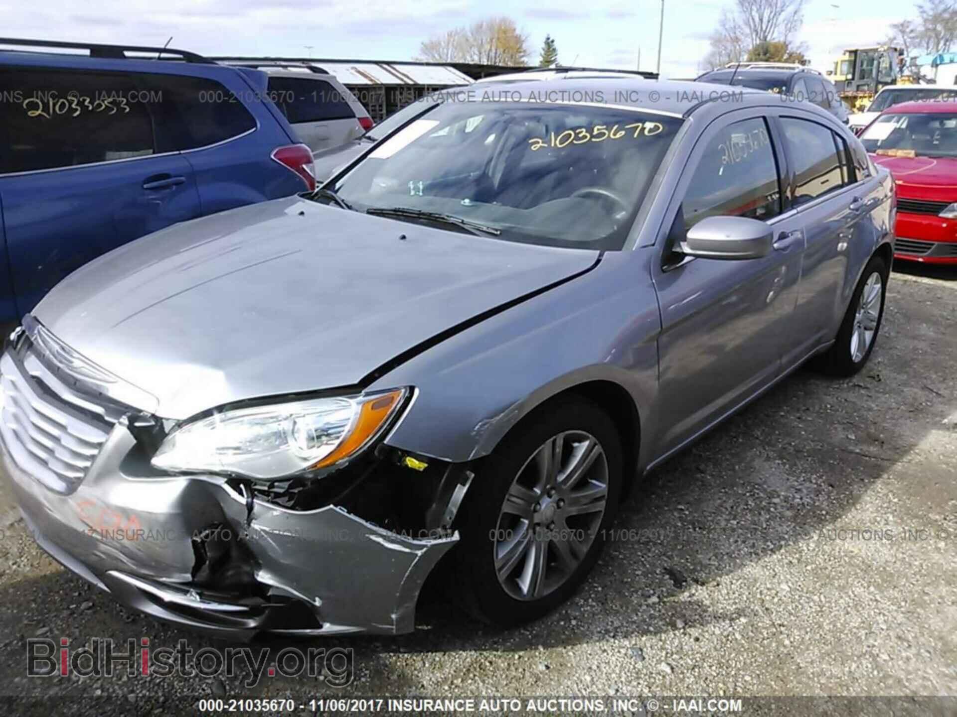 2013 Chrysler 200 - VIN: 1C3CCBAB9DN705277 - Photo 2