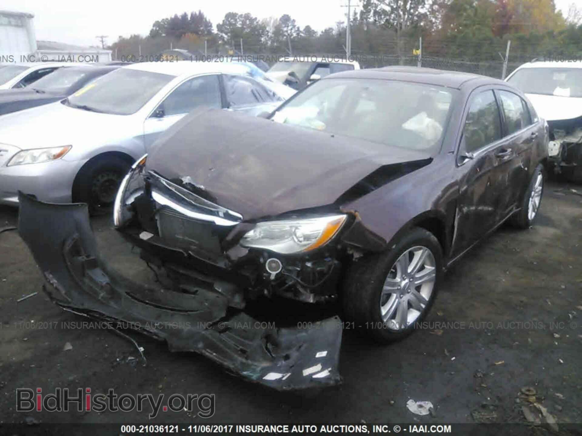 2012 Chrysler 200 - VIN: 1C3CCBBG8CN297055 - Фото 2