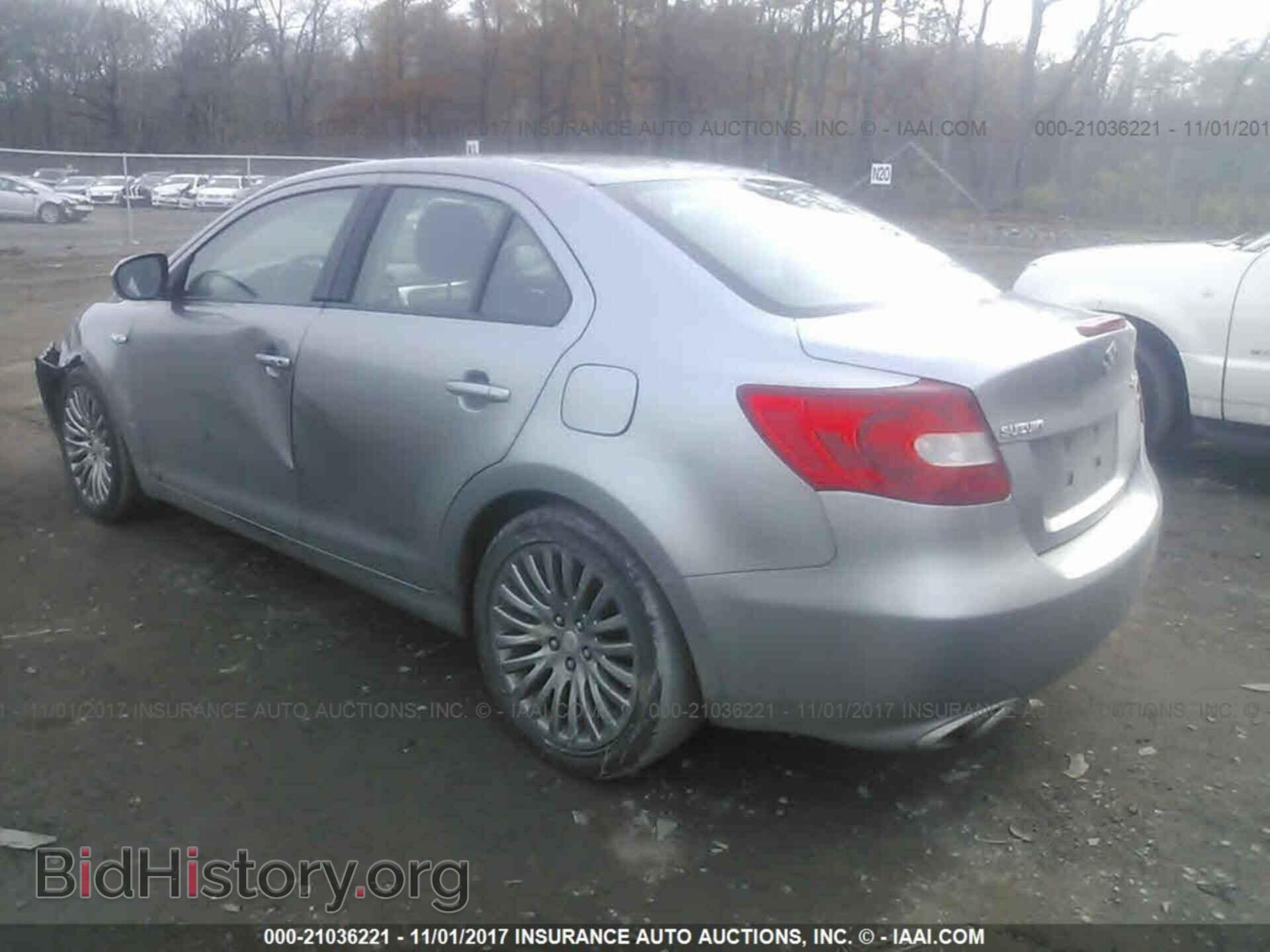 2011 Suzuki Kizashi - VIN: JS2RF9A35B6110003 - Photo 3