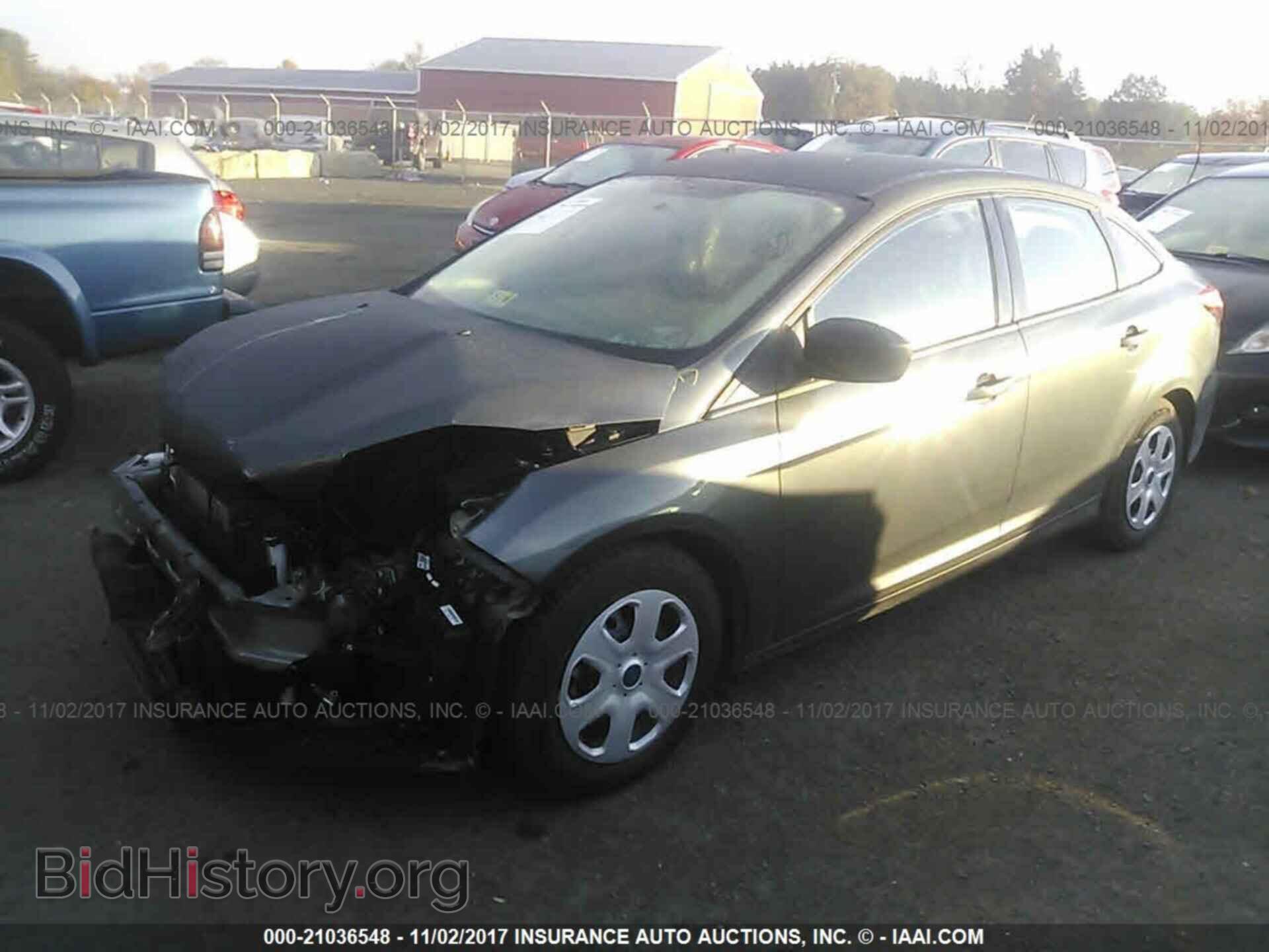 2017 Ford Focus - VIN: 1FADP3E28HL262650 - Photo 2