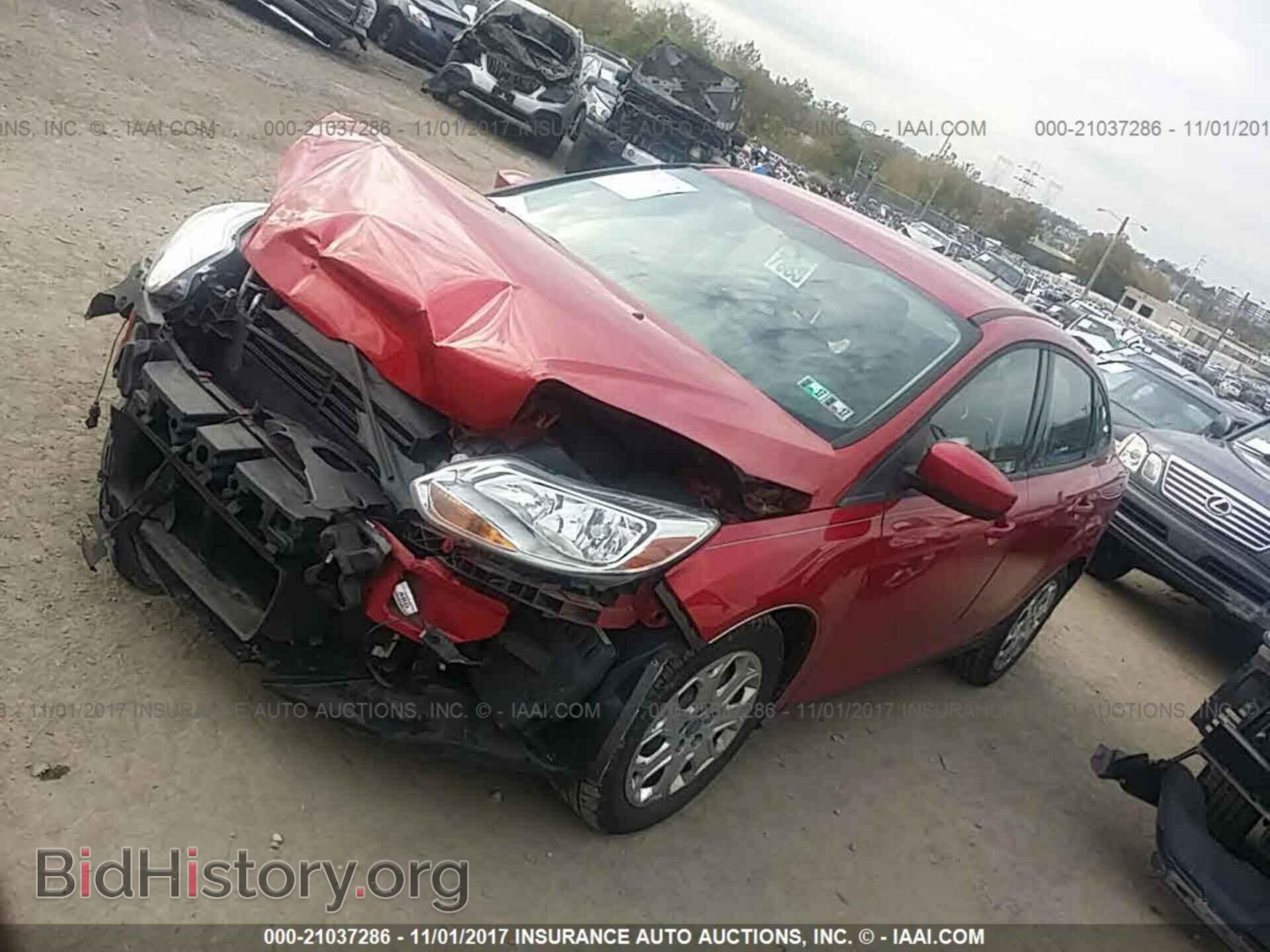 2012 Ford Focus - VIN: 1FAHP3F21CL297488 - Photo 2