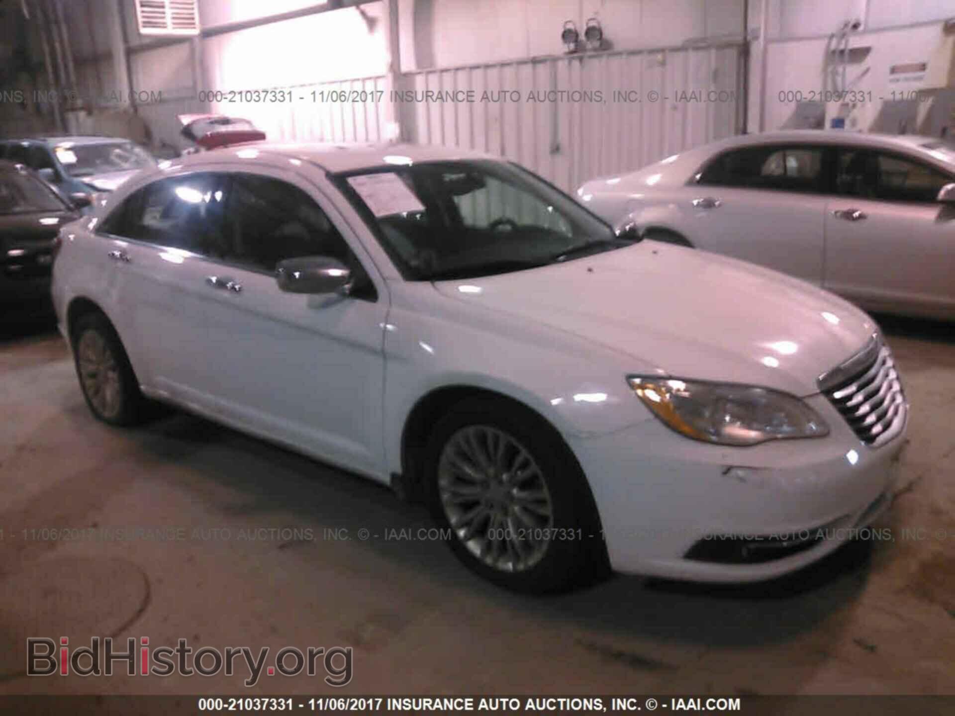 Photo 1C3BC2FB1BN571821 - Chrysler 200 2011