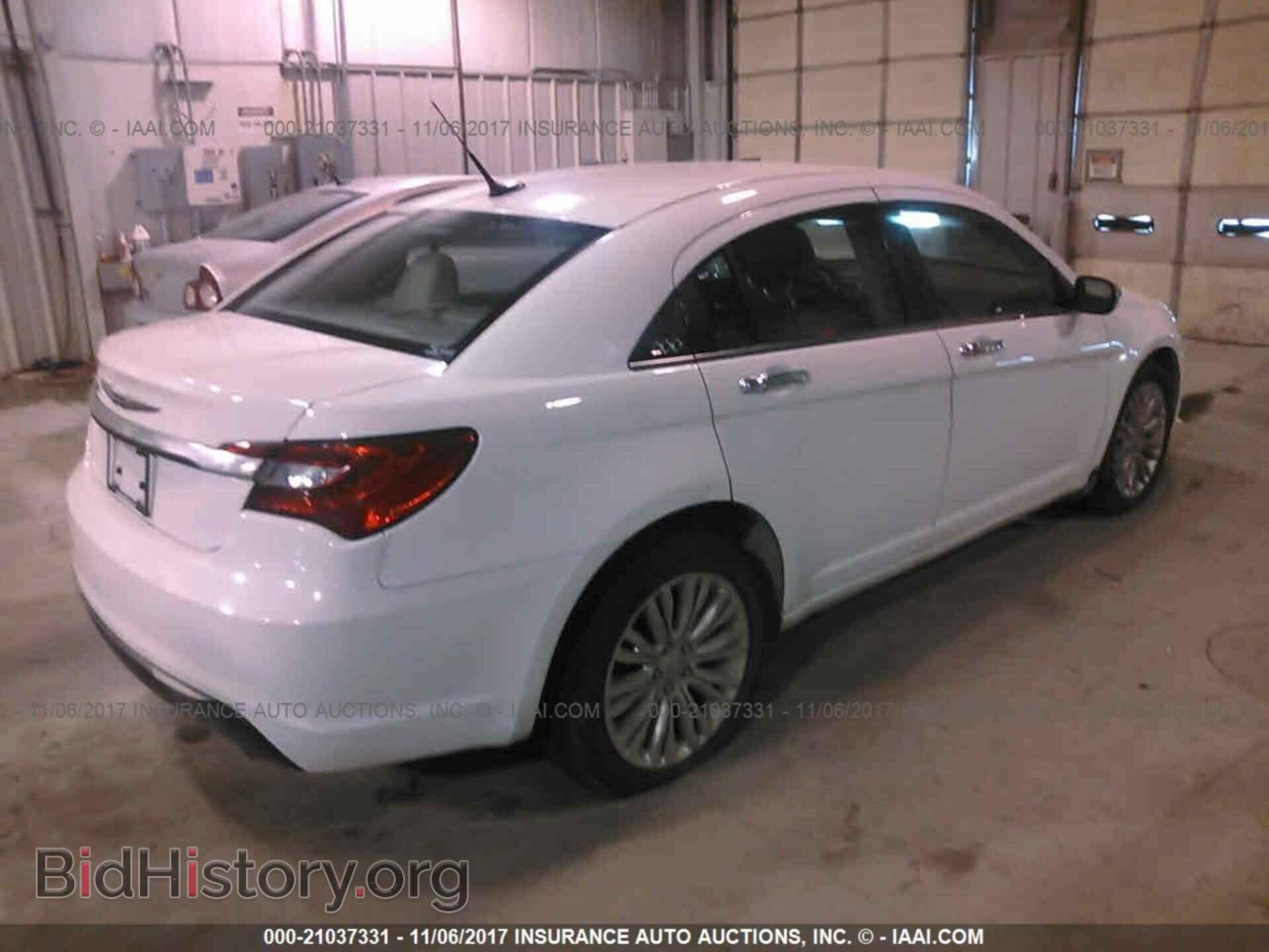 2011 Chrysler 200 - VIN: 1C3BC2FB1BN571821 - Фото 4