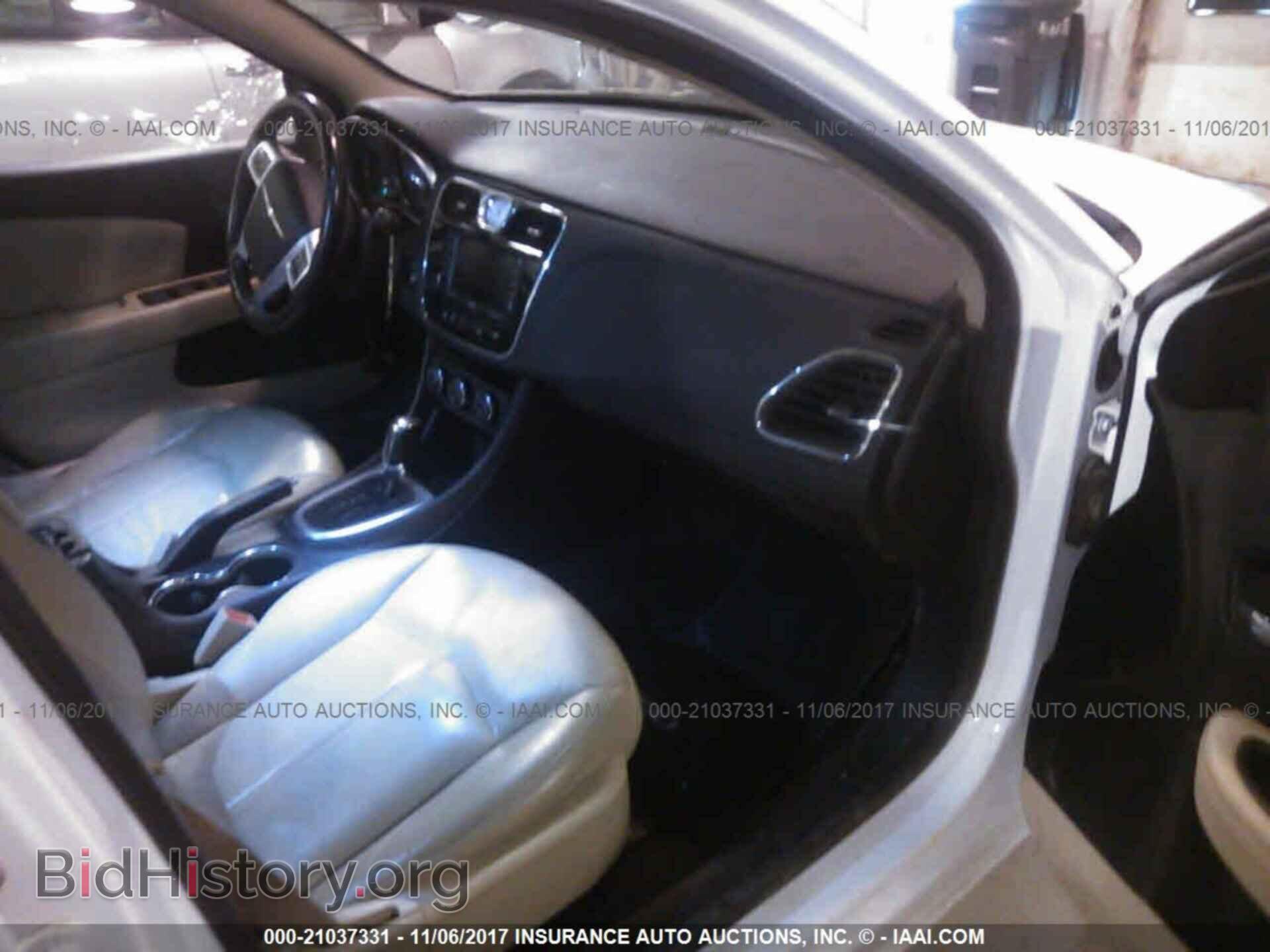 2011 Chrysler 200 - VIN: 1C3BC2FB1BN571821 - Фото 5