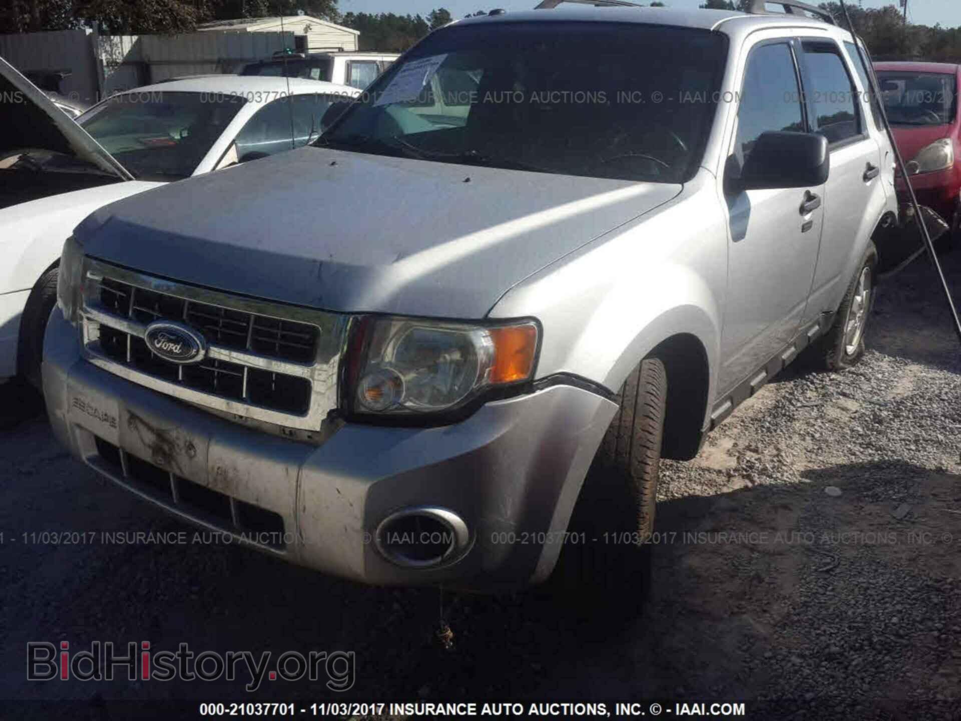 2011 Ford Escape - VIN: 1FMCU0D79BKB66433 - Photo 2