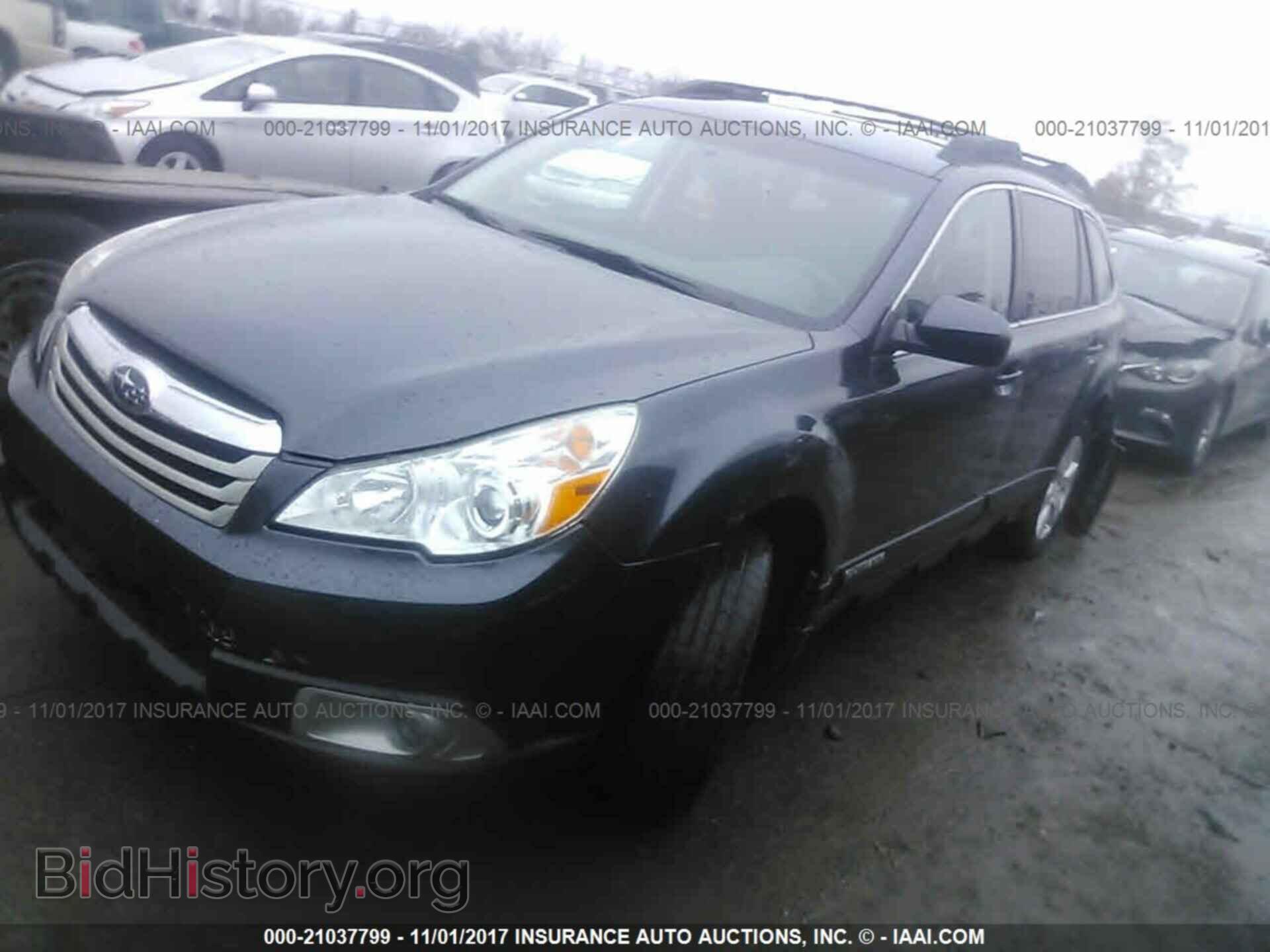 2011 Subaru Outback - VIN: 4S4BRCCC2B3410740 - Фото 2