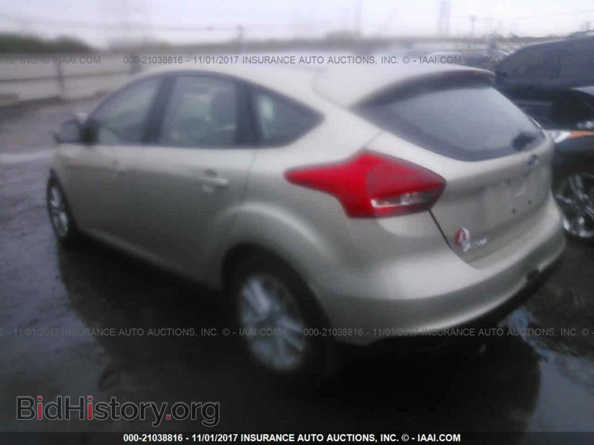 2017 Ford Focus - VIN: 1FADP3K25HL316555 - Photo 3