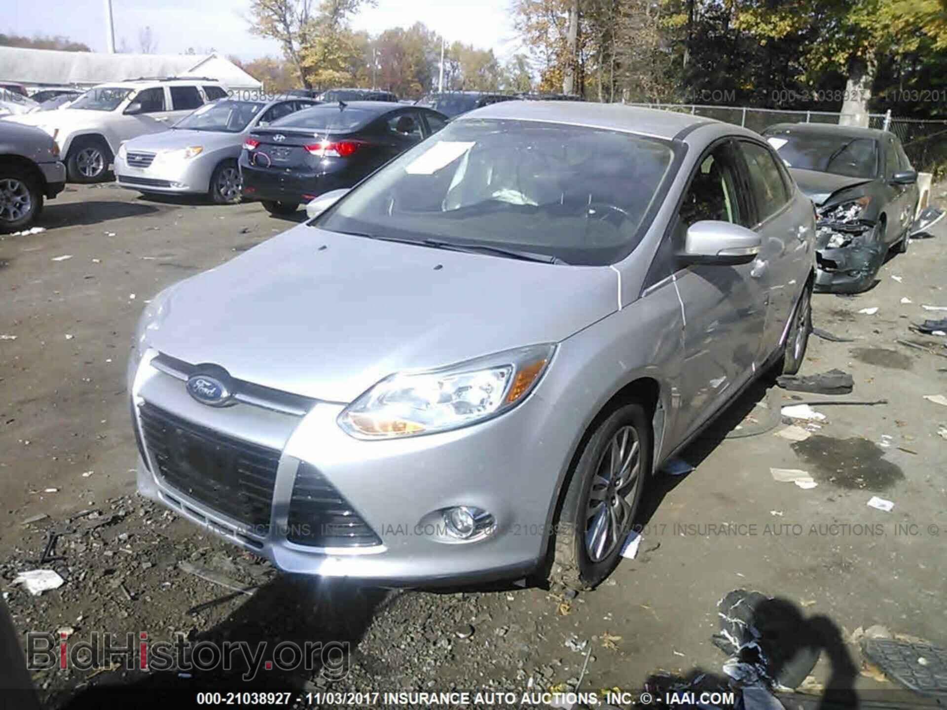 2012 Ford Focus - VIN: 1FAHP3H25CL358029 - Photo 2