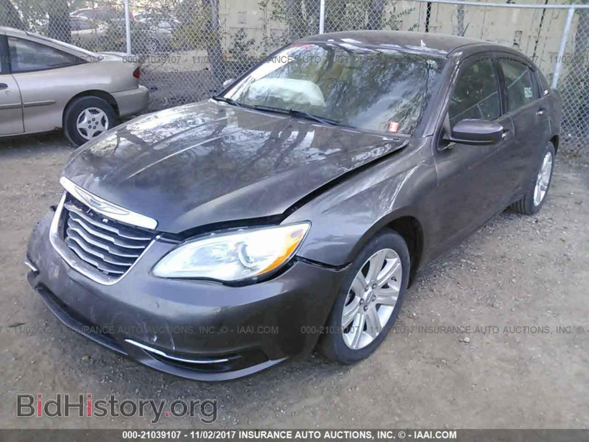 2014 Chrysler 200 - VIN: 1C3CCBBB7EN192515 - Photo 2