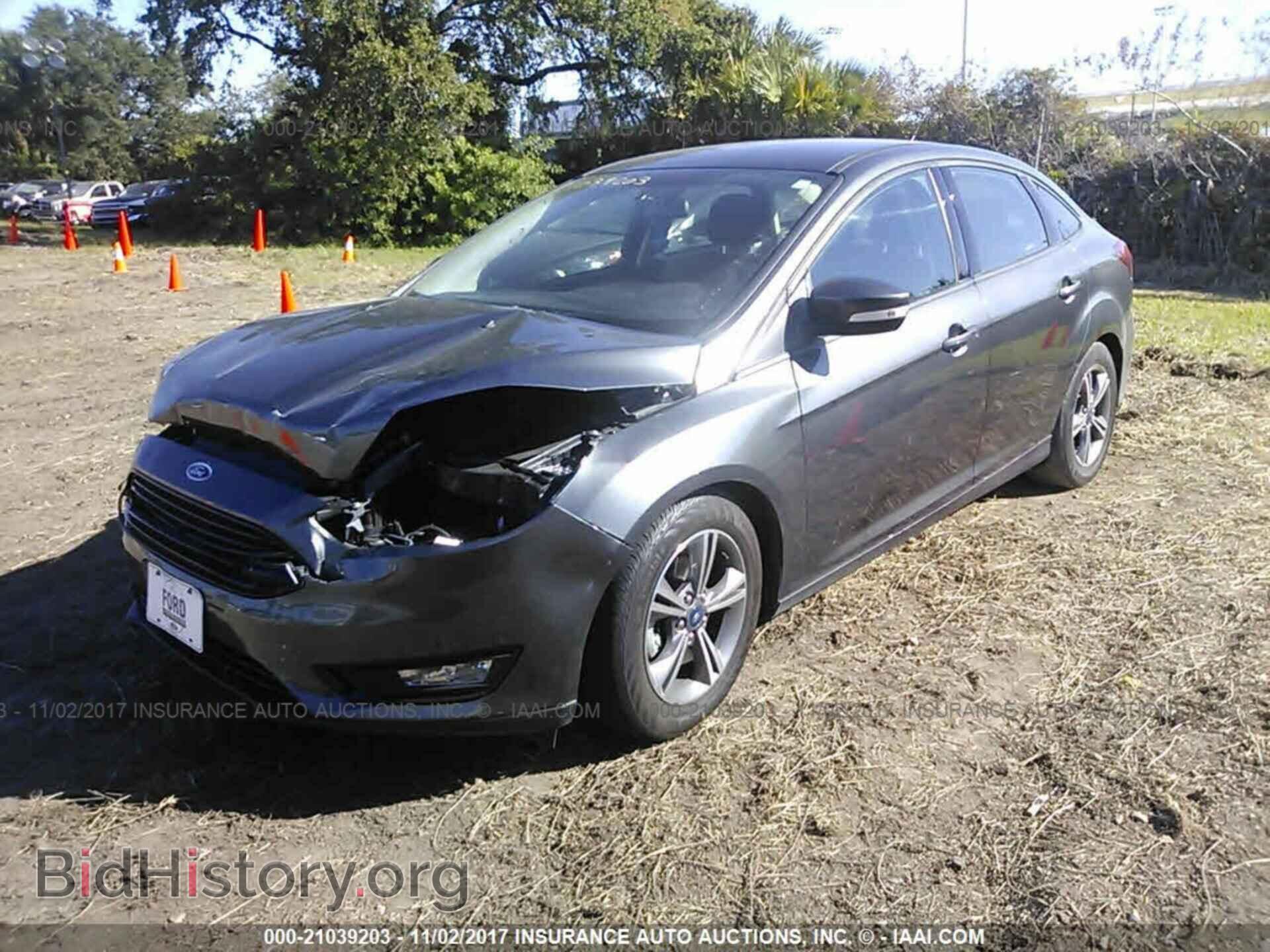 2016 Ford Focus - VIN: 1FADP3FE2GL382046 - Фото 2