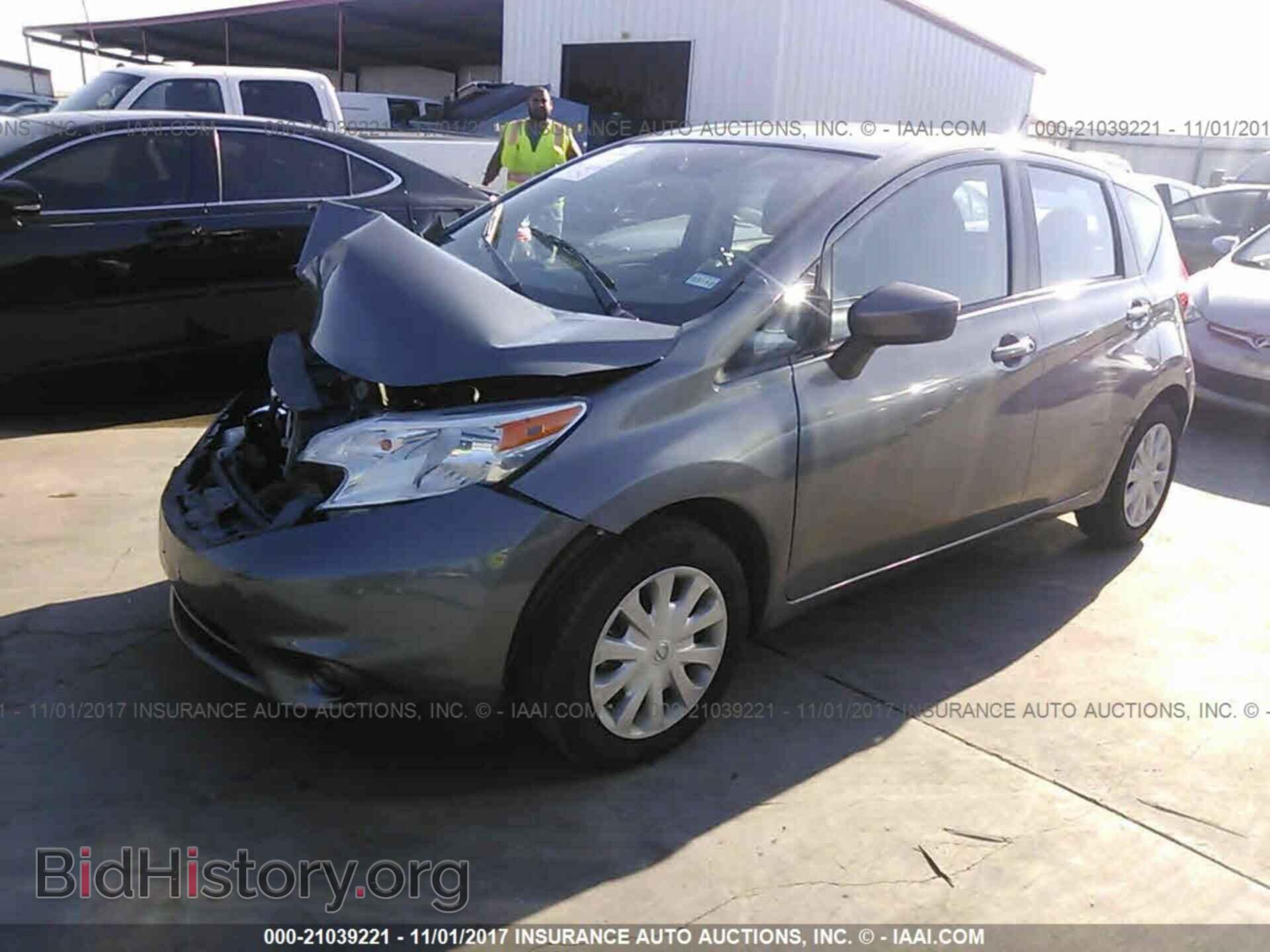 2016 Nissan Versa note - VIN: 3N1CE2CP5GL370766 - Фото 2