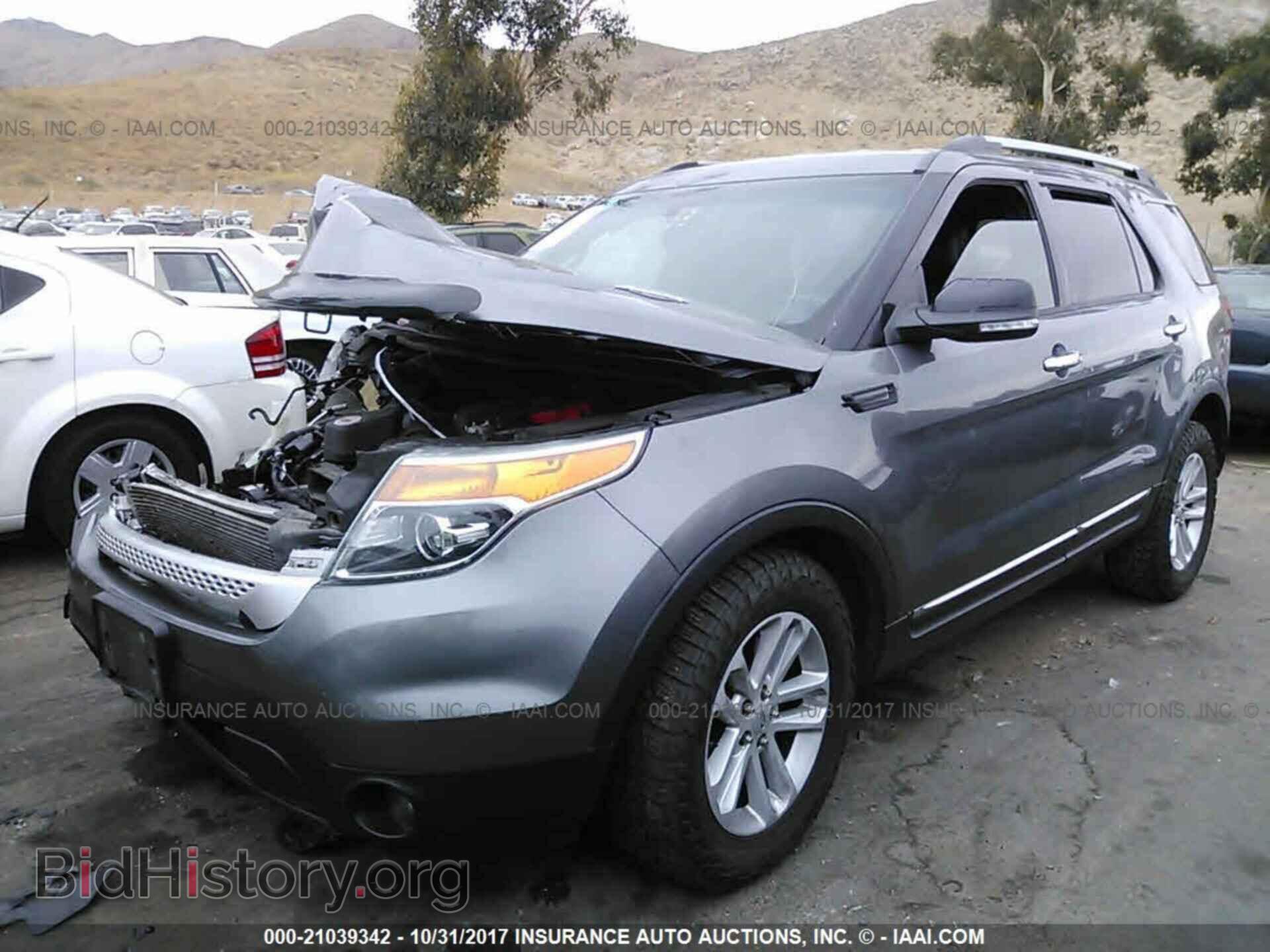 2013 Ford Explorer - VIN: 1FM5K8D82DGC06301 - Photo 2