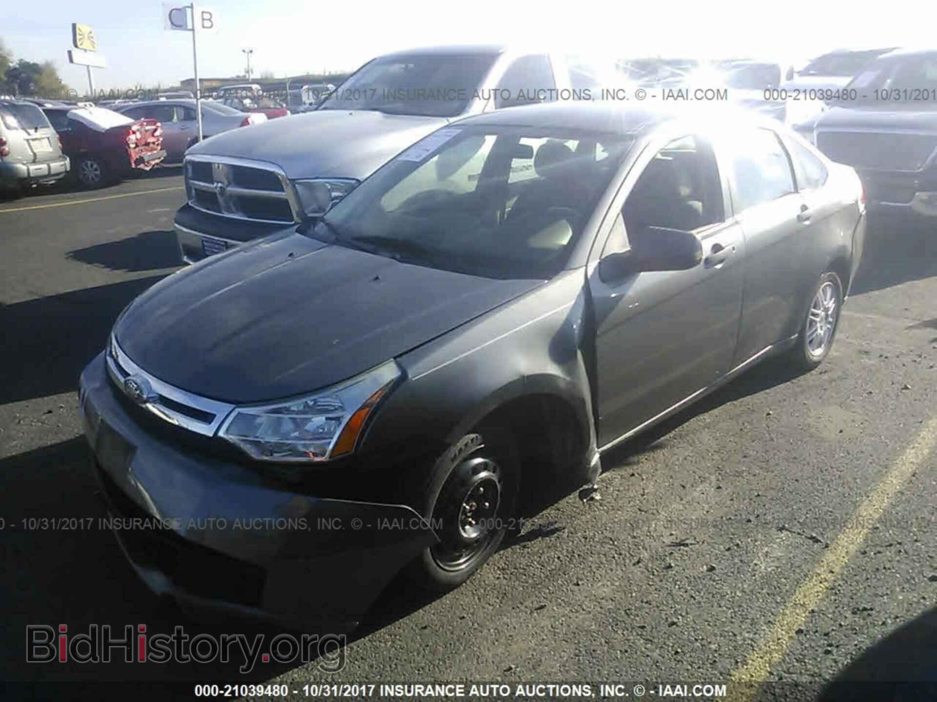 2011 Ford Focus - VIN: 1FAHP3FN7BW151054 - Фото 2
