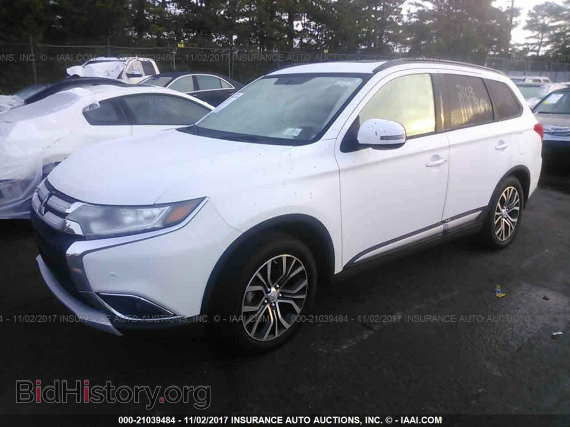 2016 Mitsubishi Outlander - VIN: JA4AD3A30GZ010868 - Фото 2