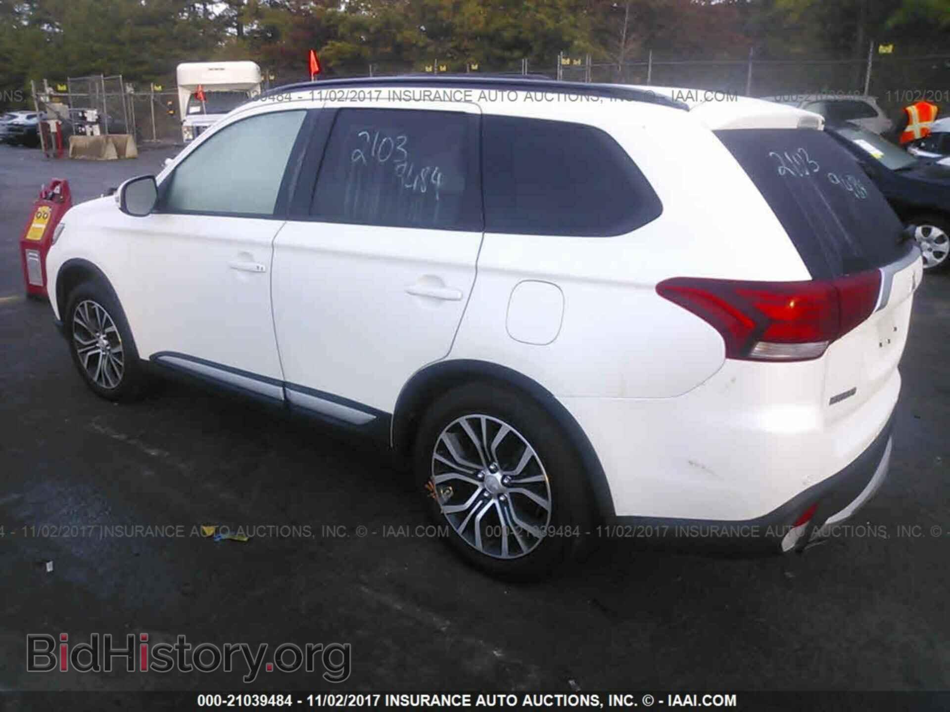 2016 Mitsubishi Outlander - VIN: JA4AD3A30GZ010868 - Фото 3