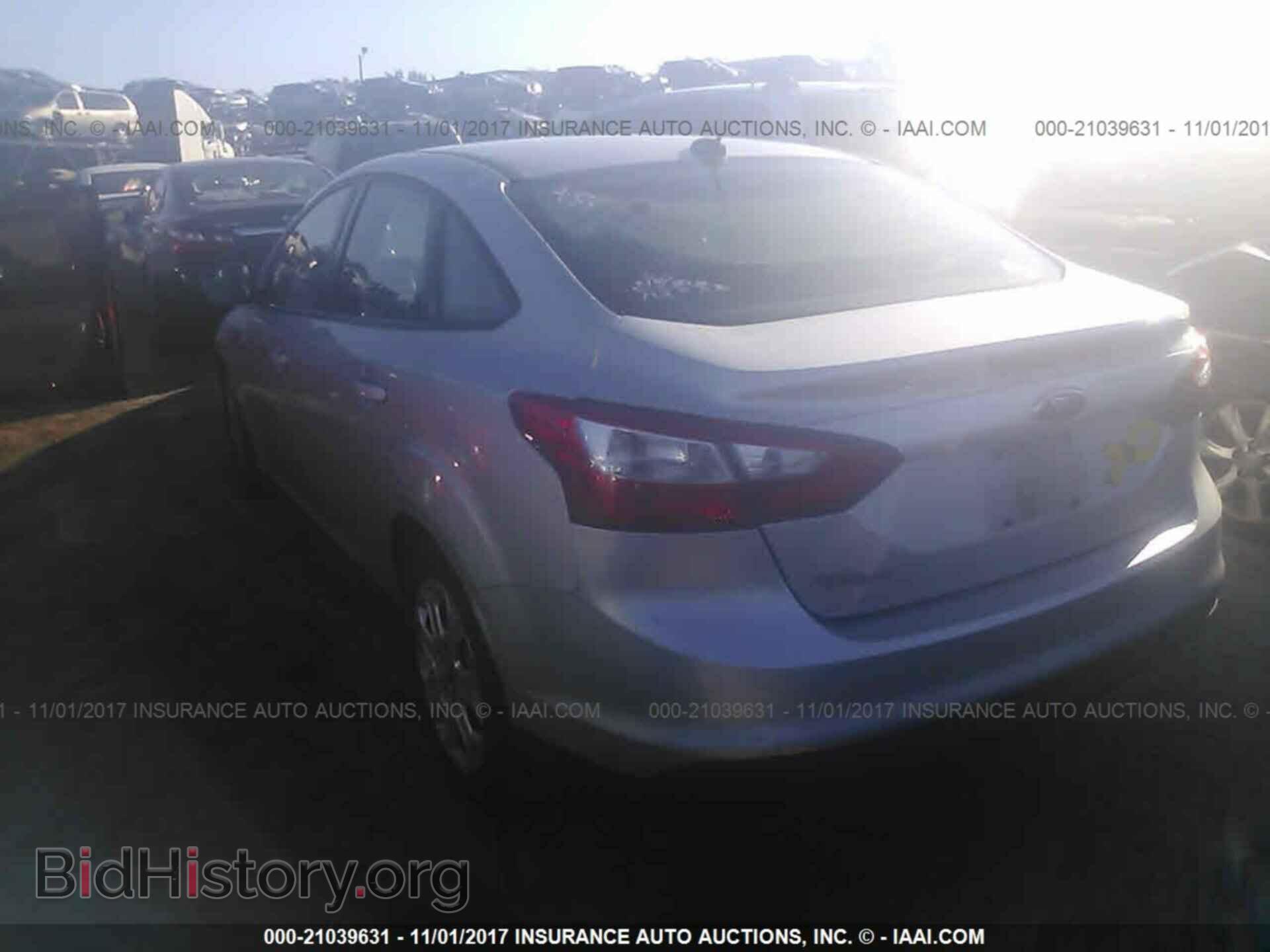 2012 Ford Focus - VIN: 1FAHP3F29CL326705 - Photo 3