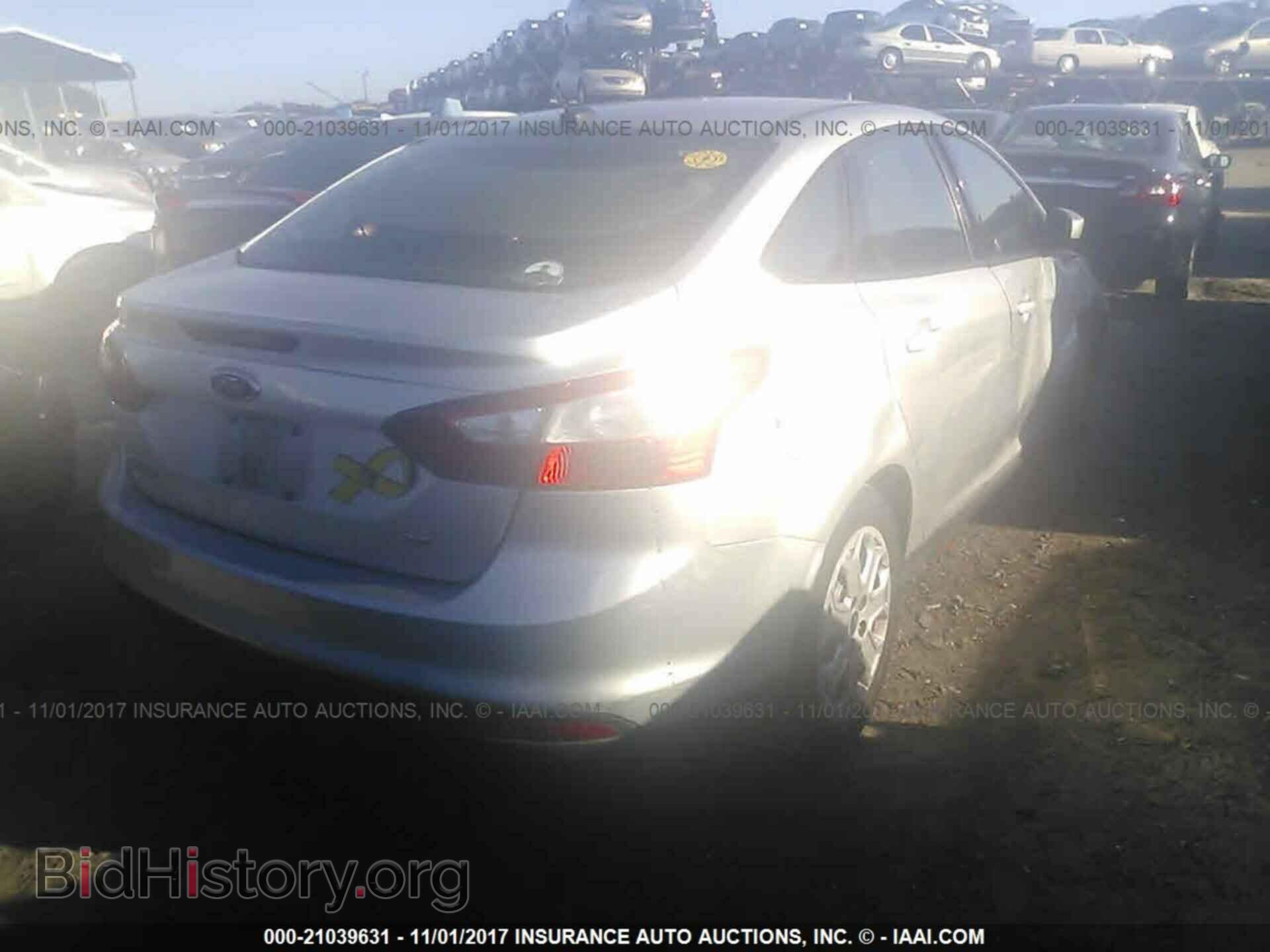 2012 Ford Focus - VIN: 1FAHP3F29CL326705 - Photo 4