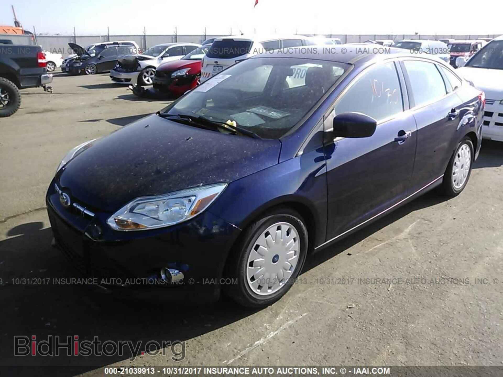2012 Ford Focus - VIN: 1FAHP3F22CL129147 - Photo 2