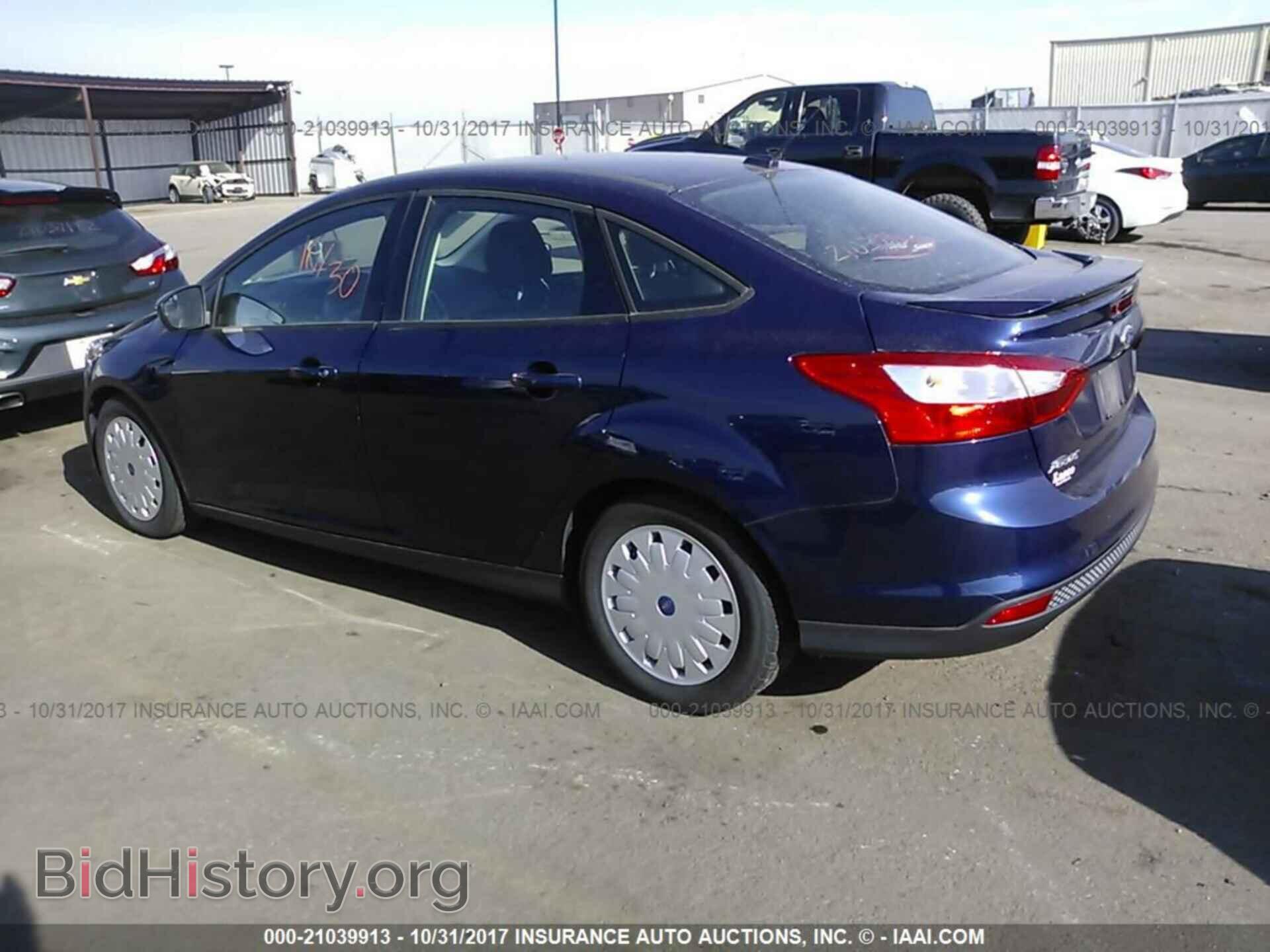 2012 Ford Focus - VIN: 1FAHP3F22CL129147 - Photo 3