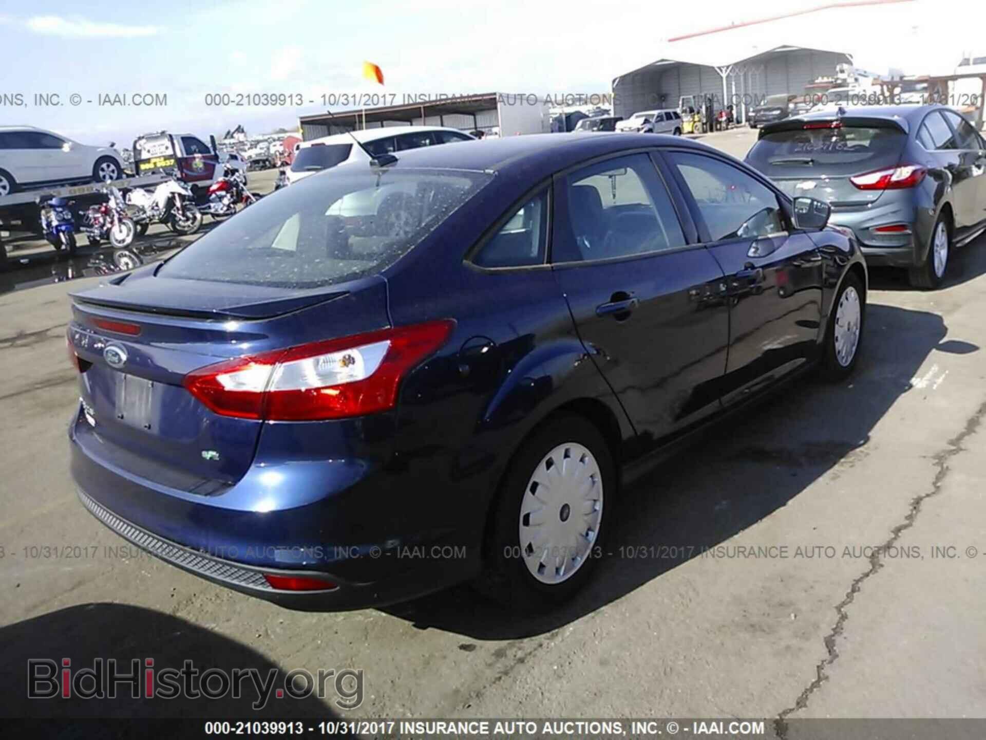 2012 Ford Focus - VIN: 1FAHP3F22CL129147 - Photo 4