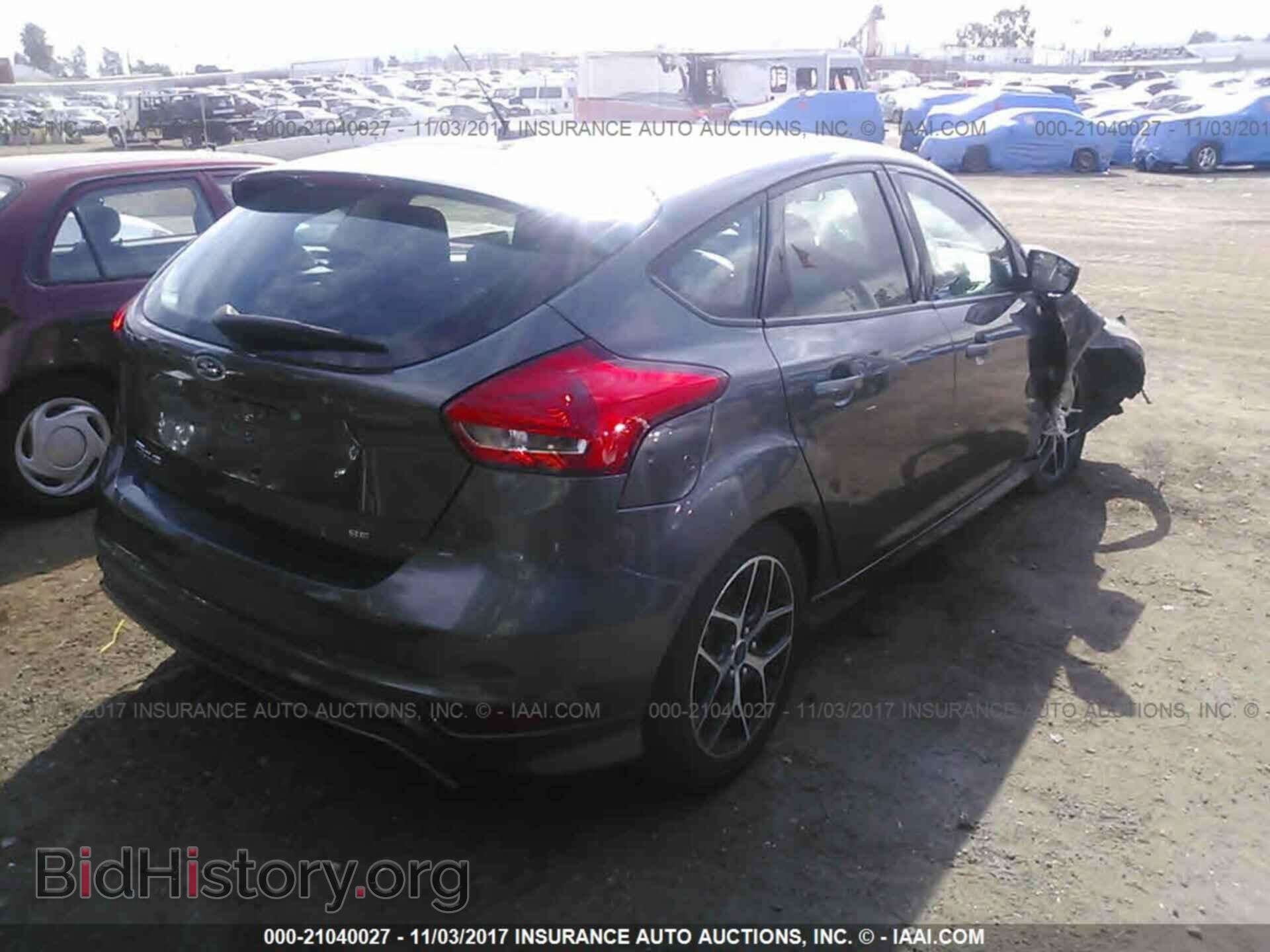2016 Ford Focus - VIN: 1FADP3K2XGL254598 - Photo 4