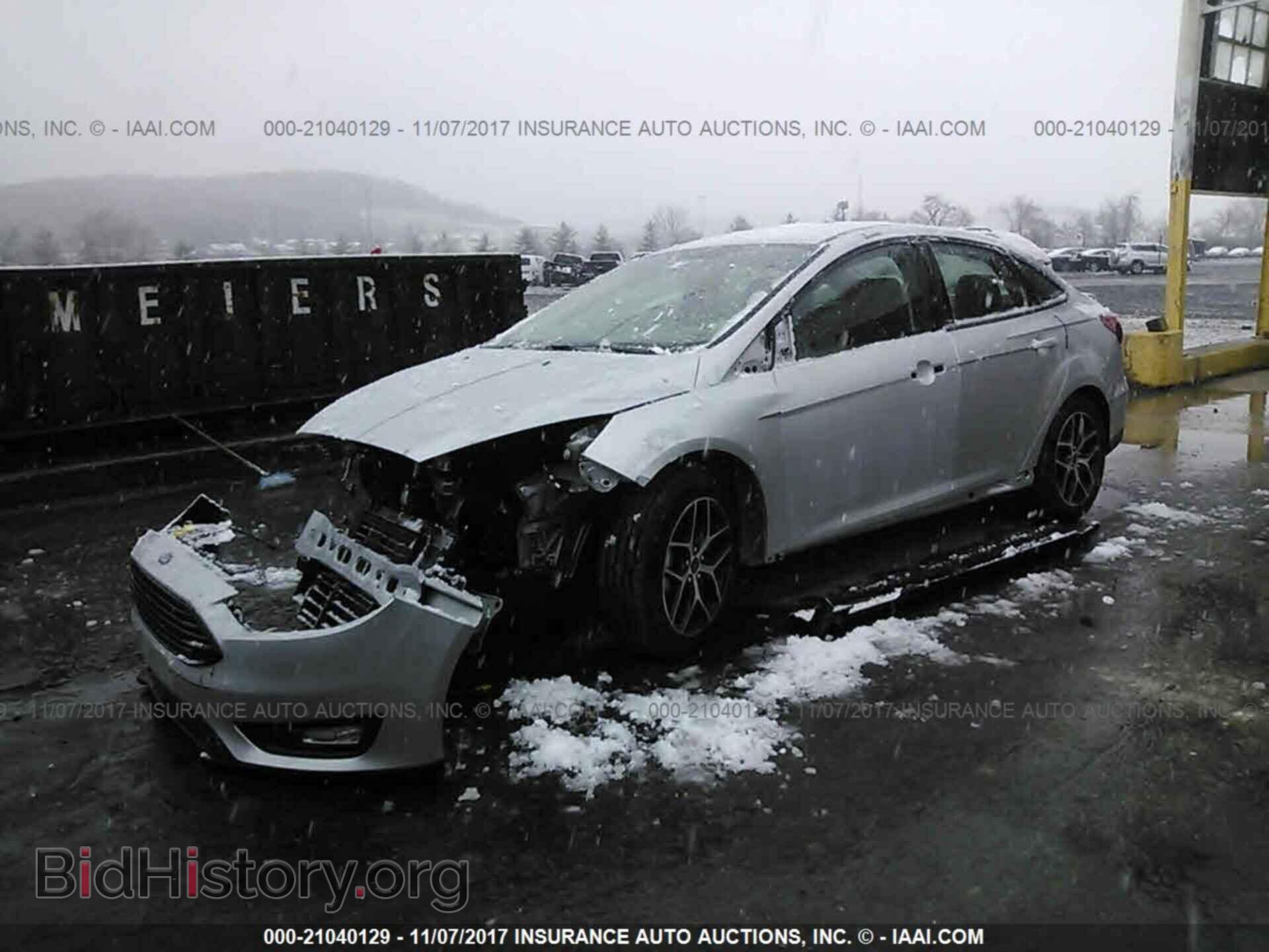 2017 Ford Focus - VIN: 1FADP3FE2HL251118 - Фото 2