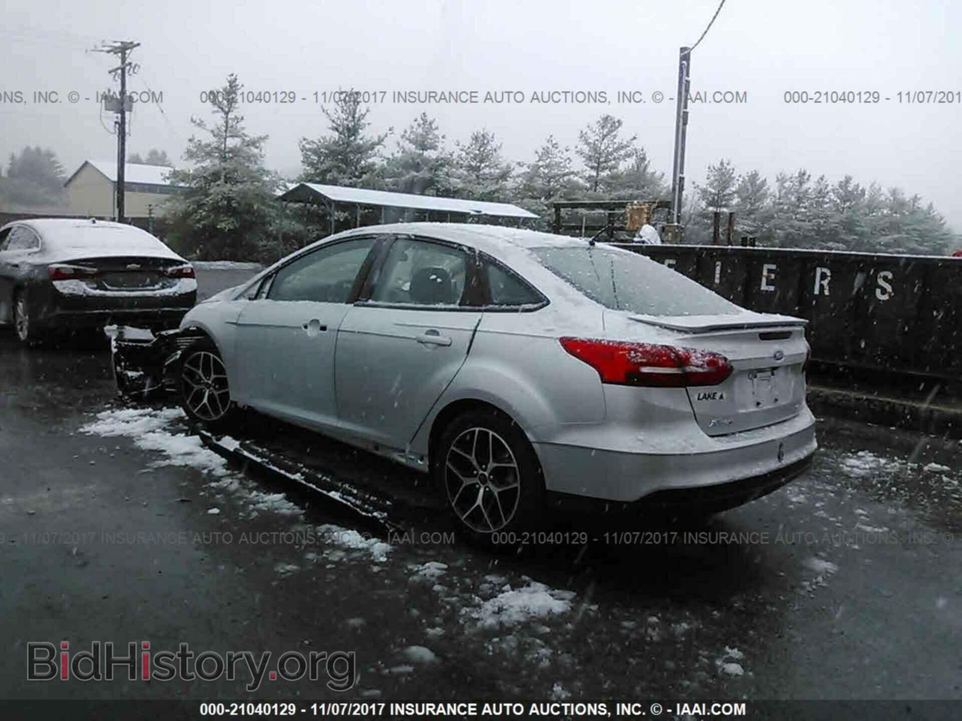 2017 Ford Focus - VIN: 1FADP3FE2HL251118 - Фото 3