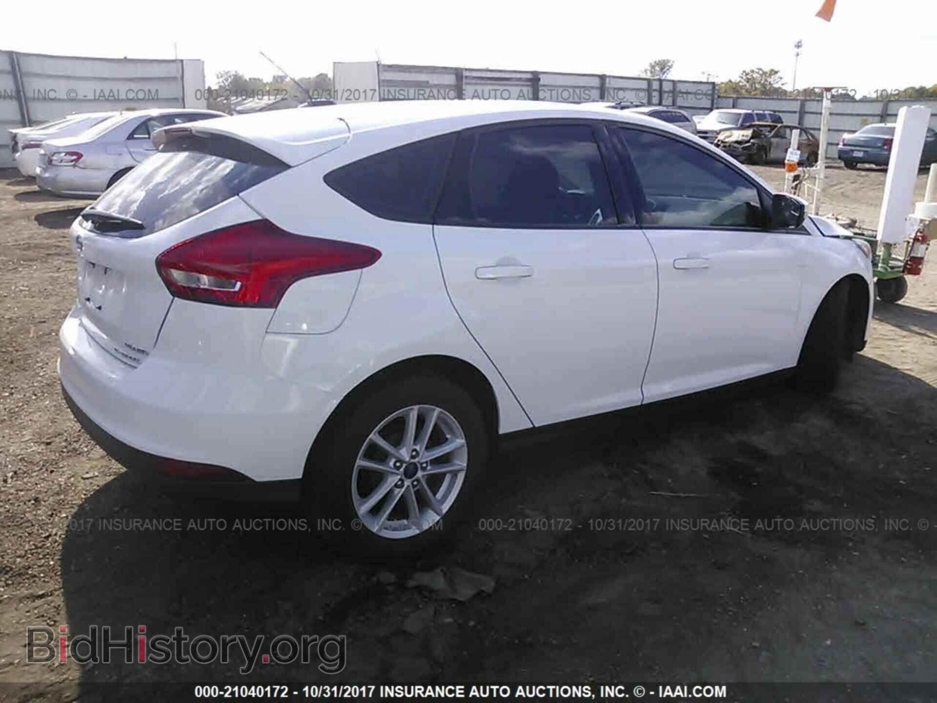 2017 Ford Focus - VIN: 1FADP3K25HL227942 - Photo 4