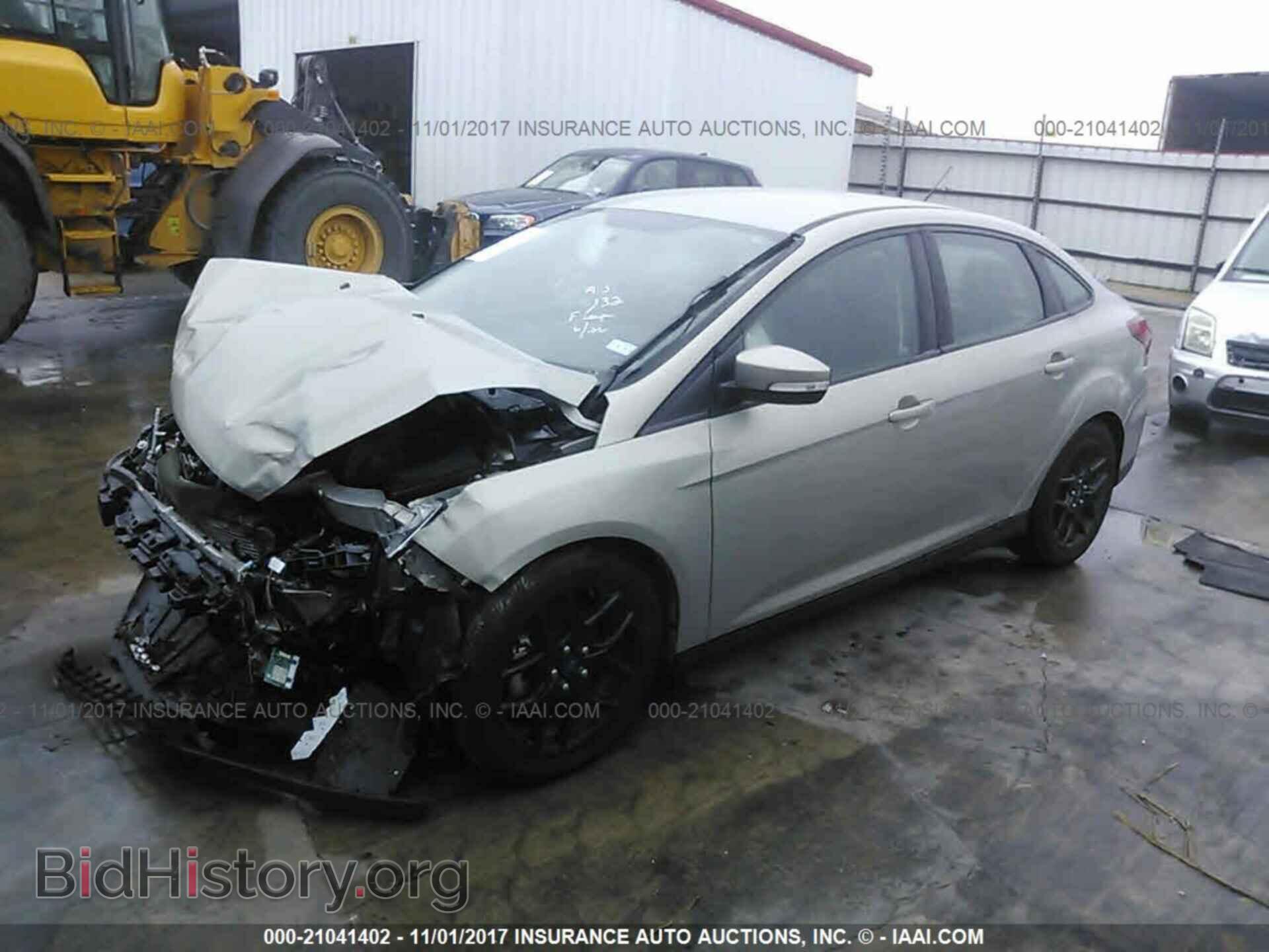 2016 Ford Focus - VIN: 1FADP3F26GL227473 - Photo 2
