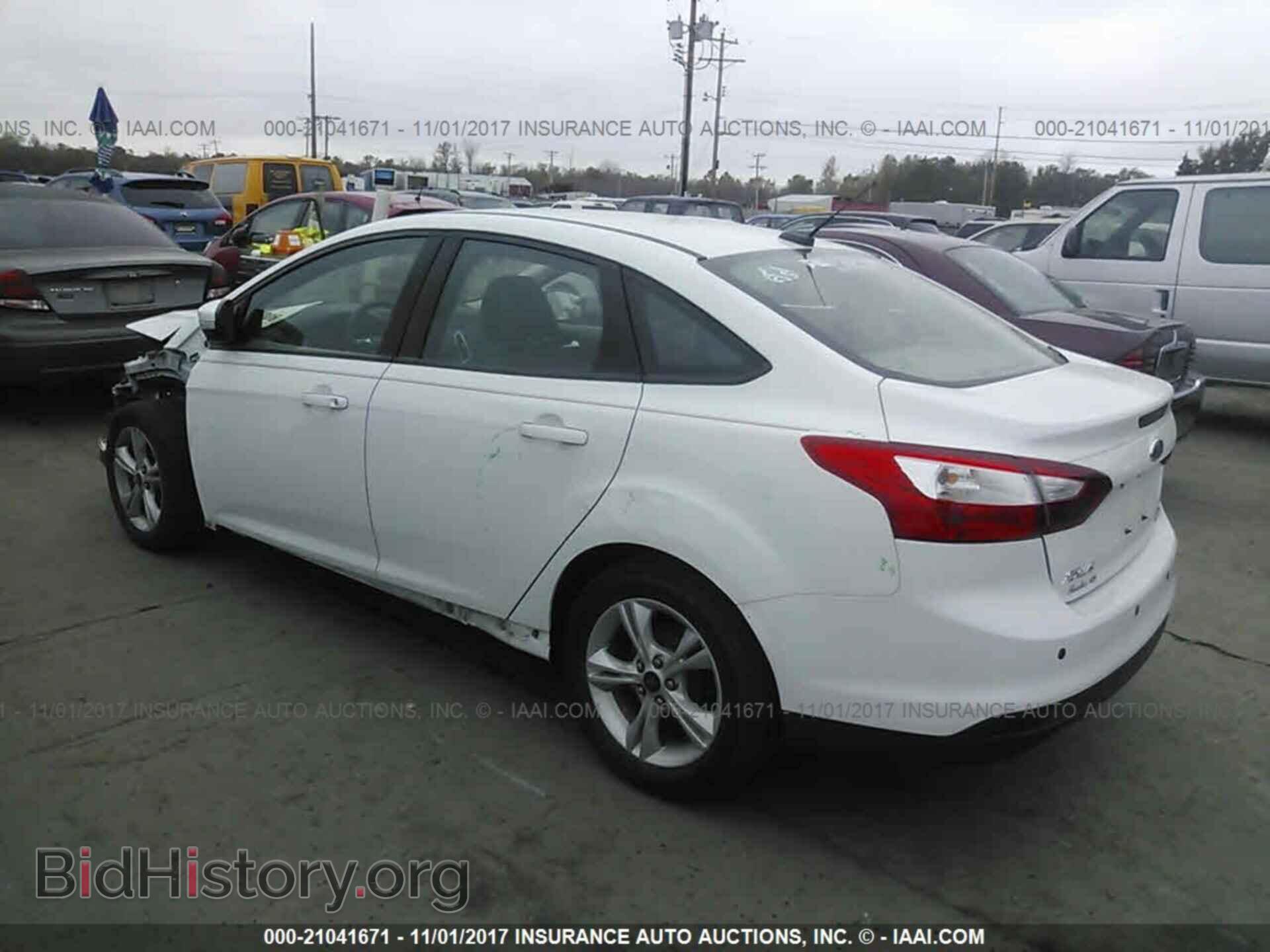 2014 Ford Focus - VIN: 1FADP3F2XEL460799 - Photo 3