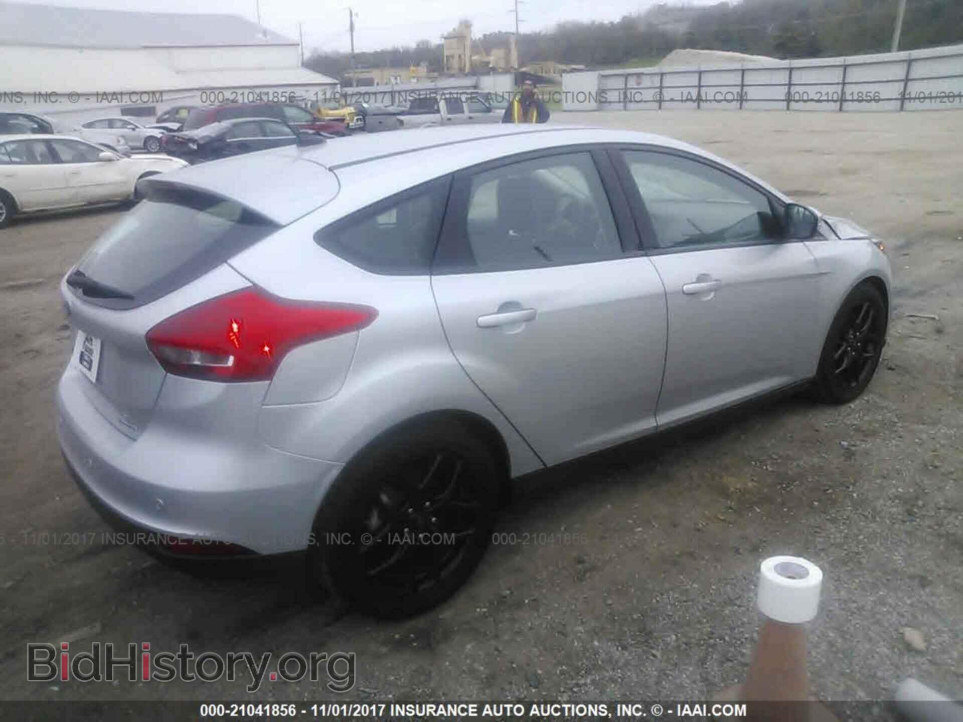 2016 Ford Focus - VIN: 1FADP3K22GL325809 - Photo 4
