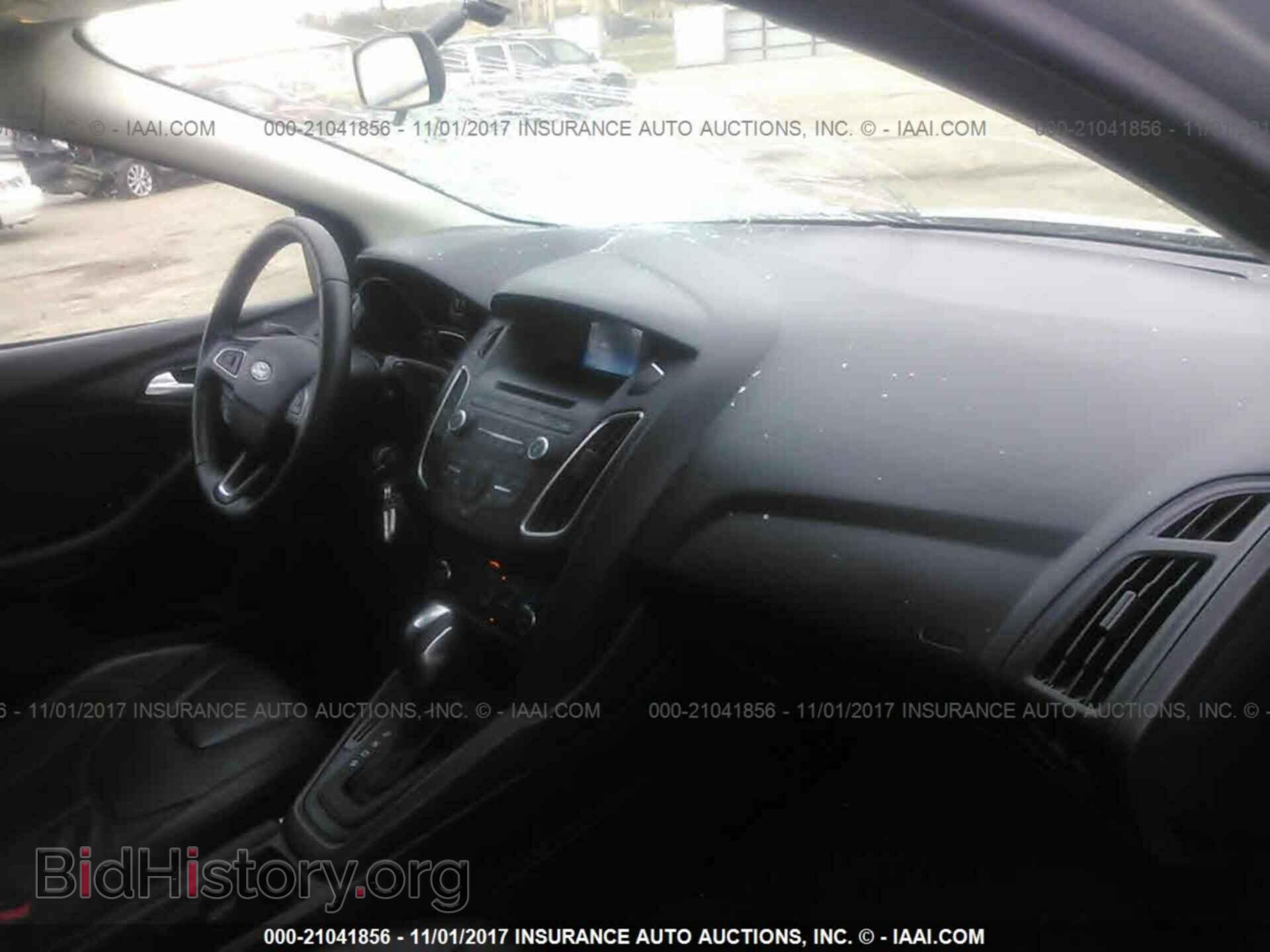 2016 Ford Focus - VIN: 1FADP3K22GL325809 - Photo 5