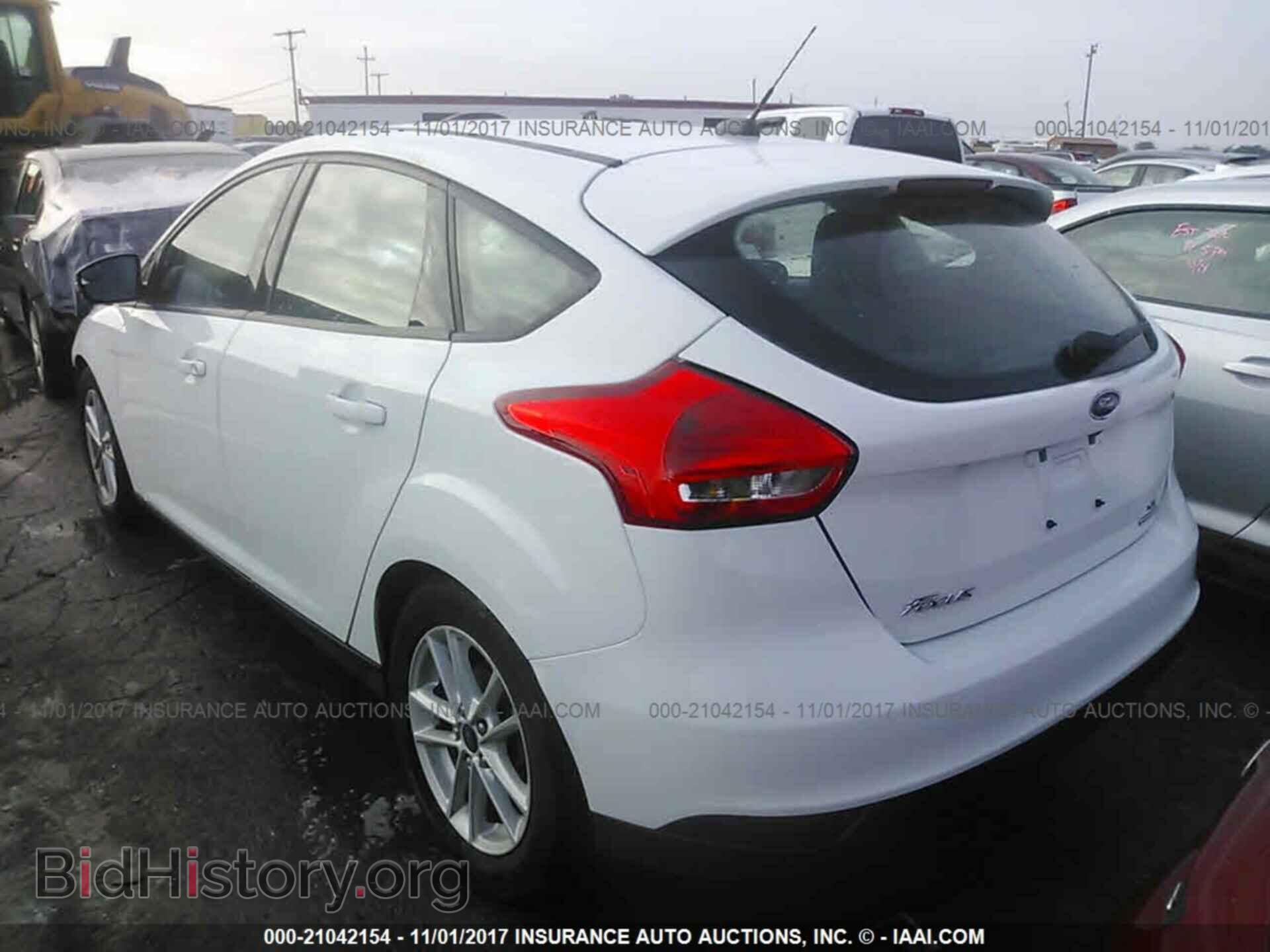 2016 Ford Focus - VIN: 1FADP3K26GL359901 - Photo 3
