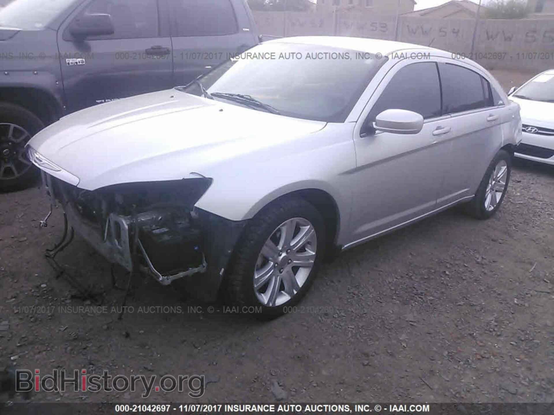 2012 Chrysler 200 - VIN: 1C3CCBBB1CN144196 - Фото 2