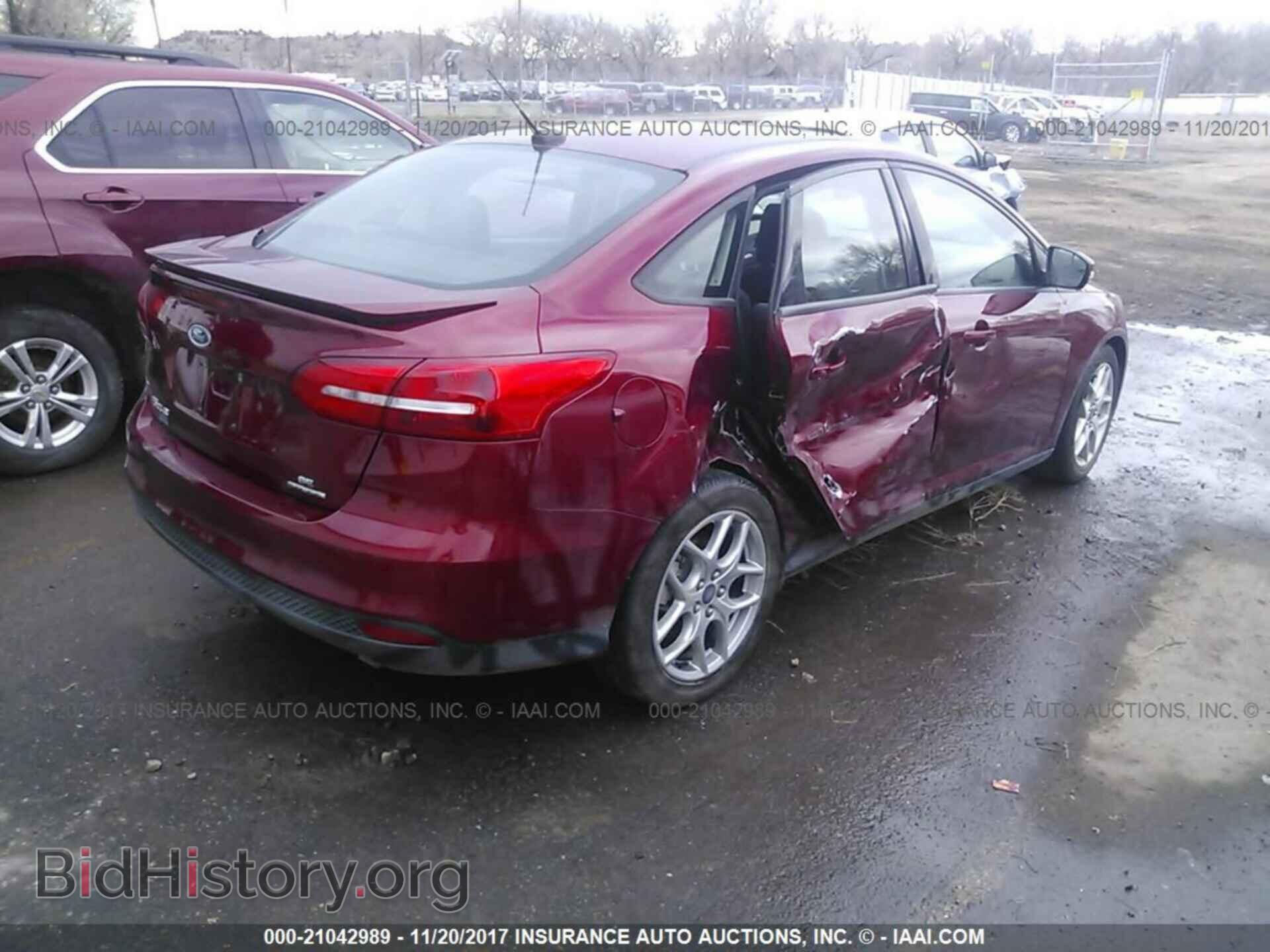 2015 Ford Focus - VIN: 1FADP3F21FL306967 - Photo 4