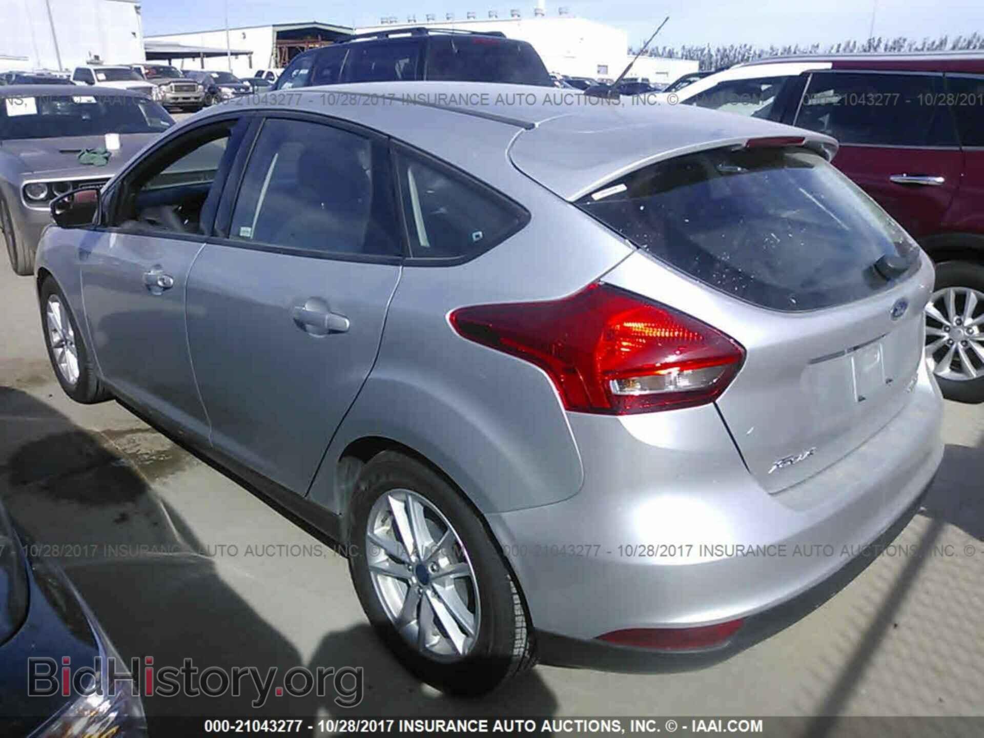2016 Ford Focus - VIN: 1FADP3K2XGL348237 - Photo 3