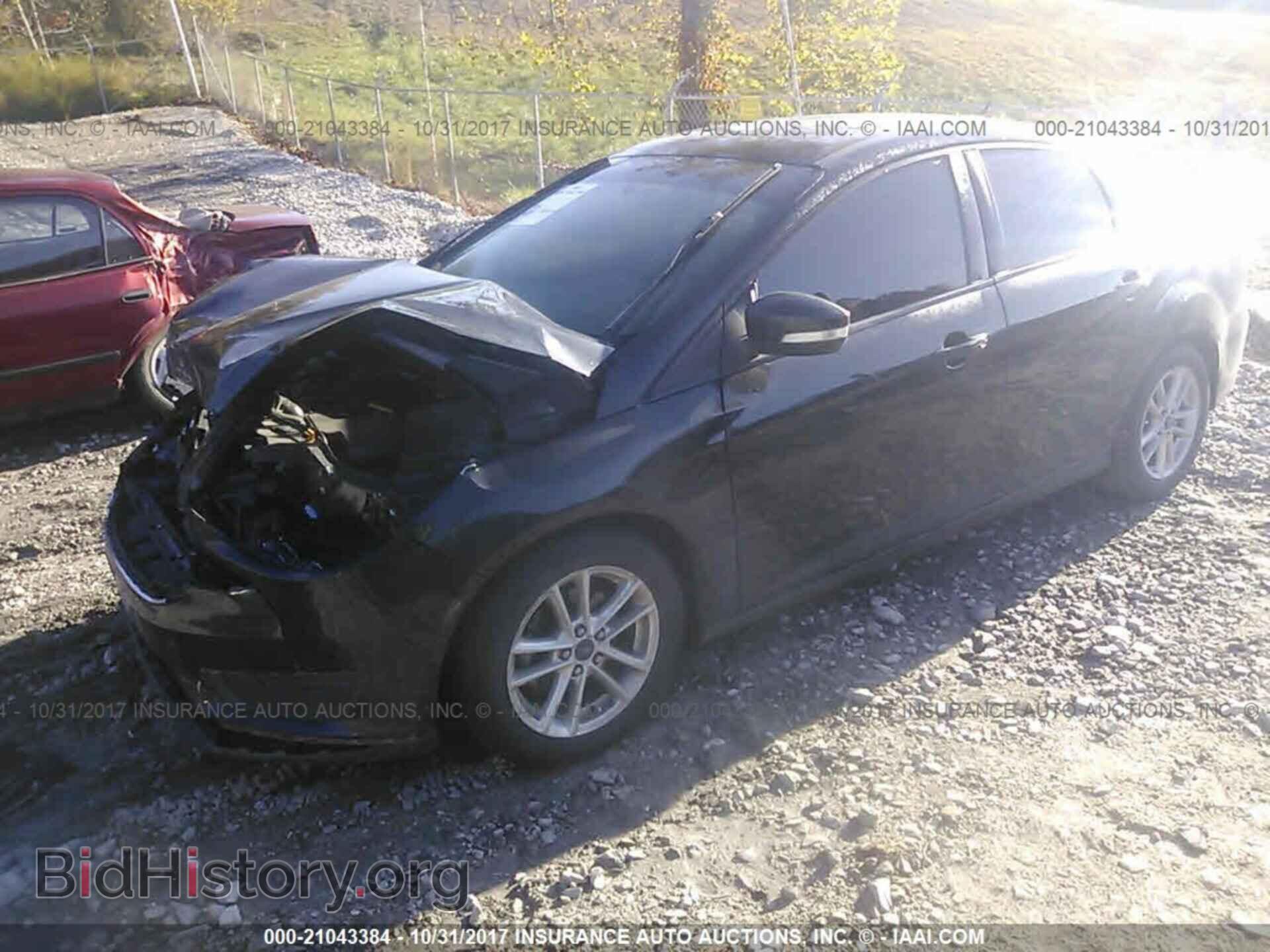 2015 Ford Focus - VIN: 1FADP3F22FL243135 - Photo 2