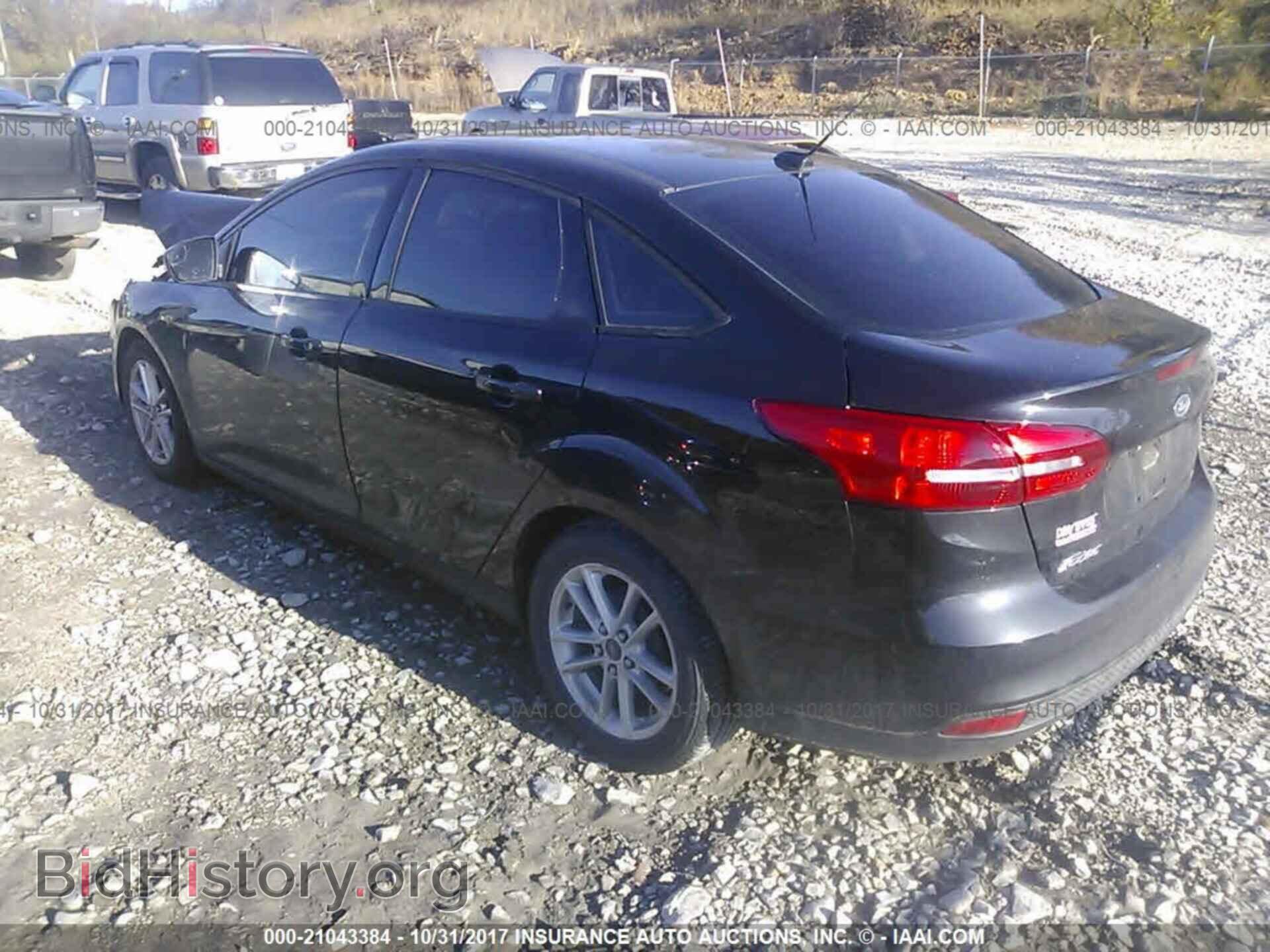 2015 Ford Focus - VIN: 1FADP3F22FL243135 - Photo 3