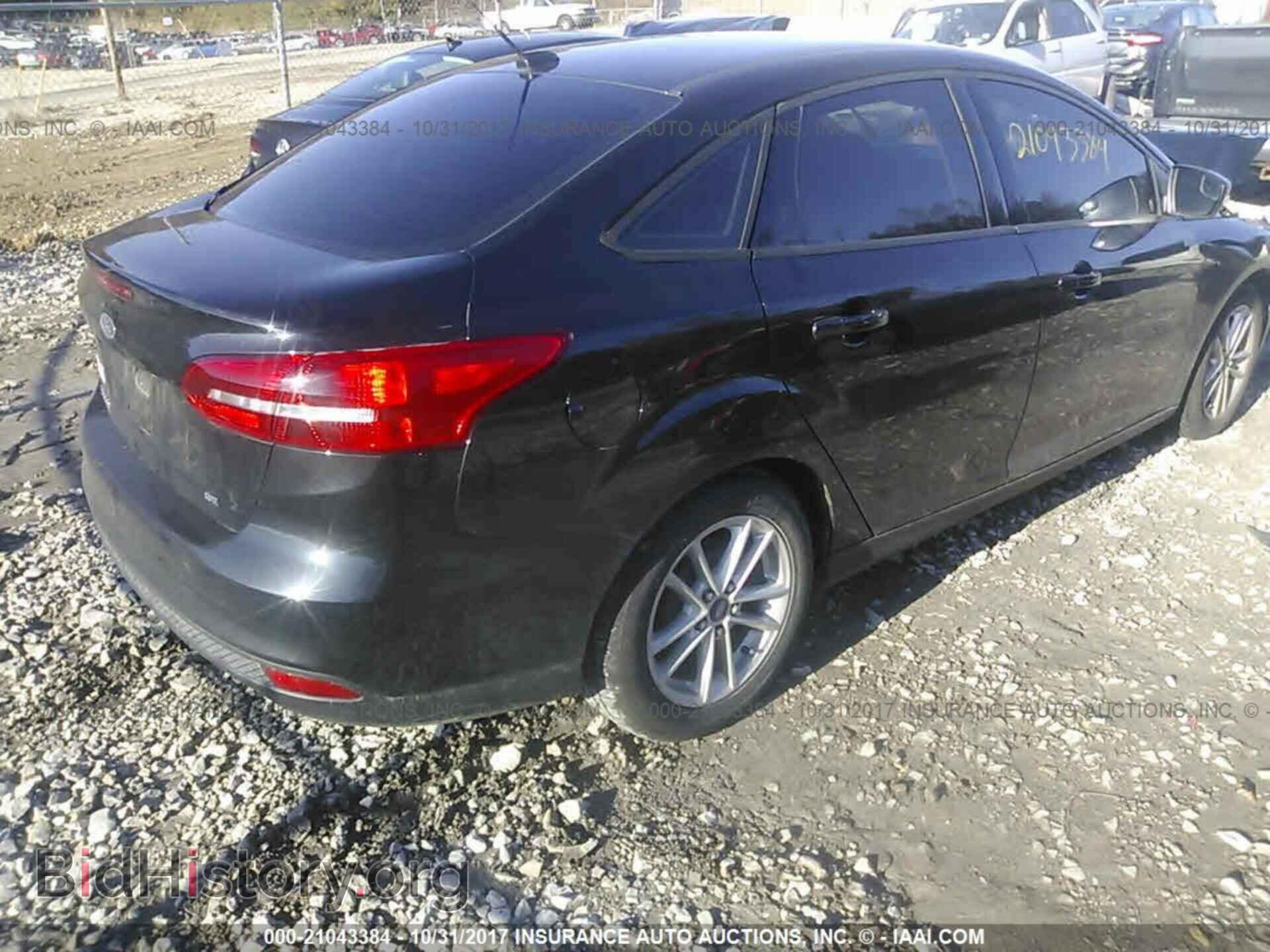 2015 Ford Focus - VIN: 1FADP3F22FL243135 - Photo 4