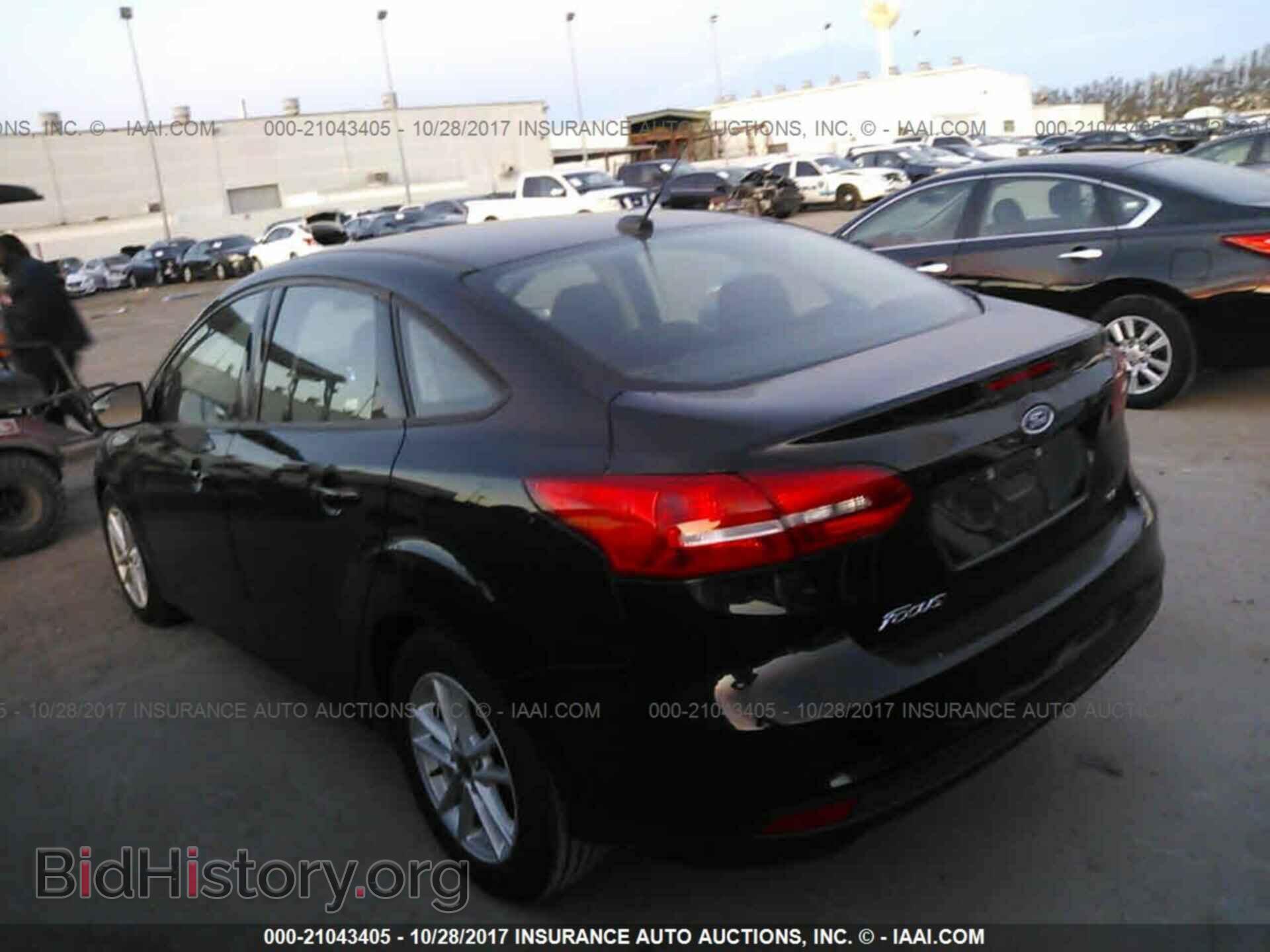 2017 Ford Focus - VIN: 1FADP3F23HL286353 - Photo 3