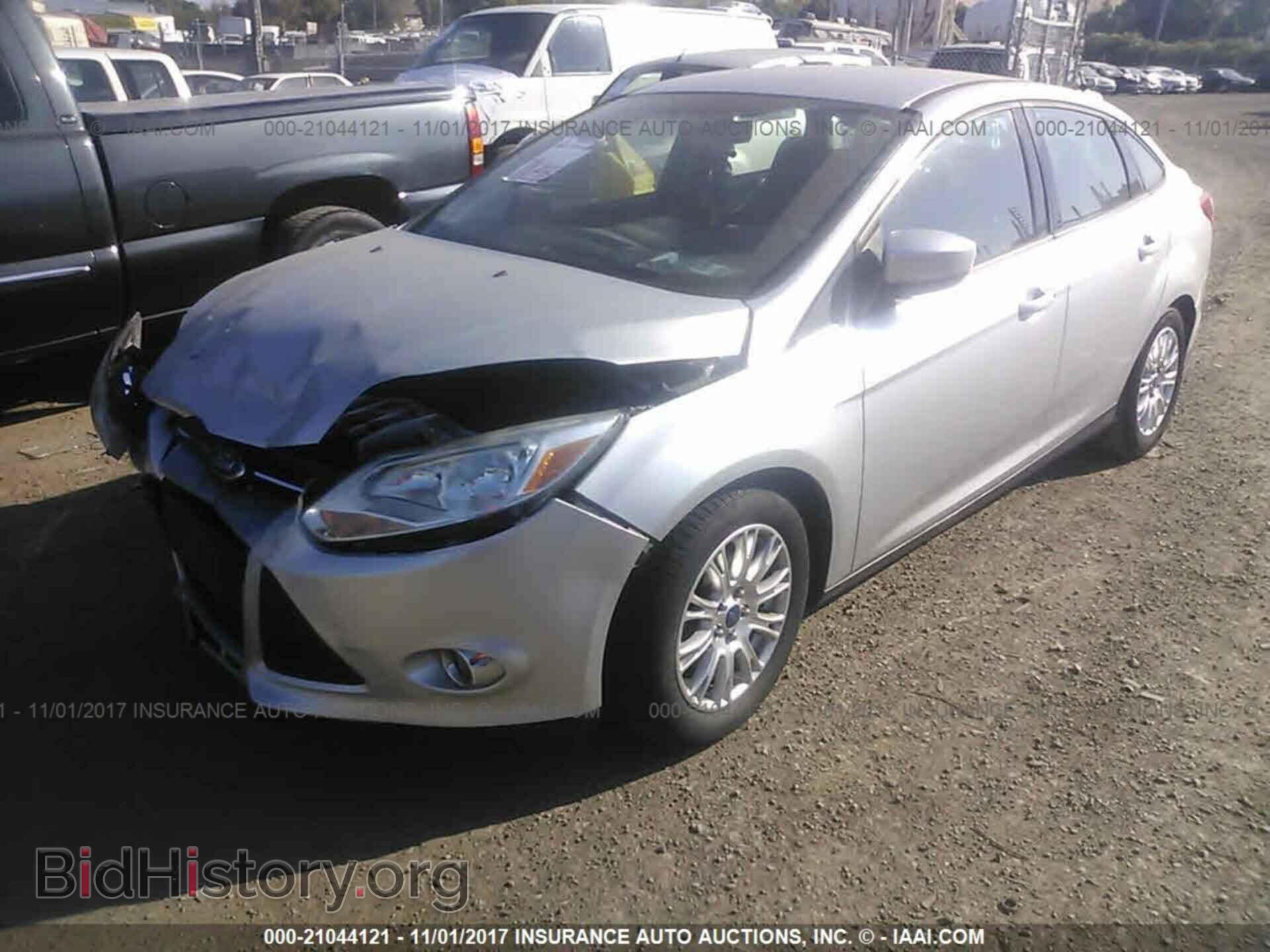 2012 Ford Focus - VIN: 1FAHP3F25CL394693 - Фото 2