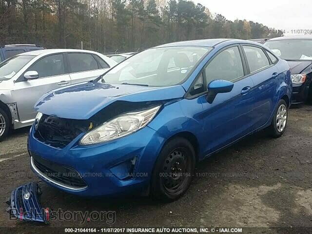 2011 Ford Fiesta - VIN: 3FADP4AJ4BM137430 - Фото 2