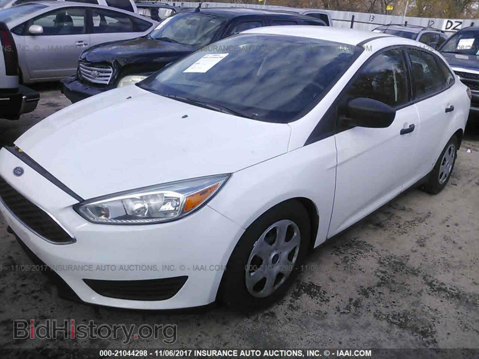 2015 Ford Focus - VIN: 1FADP3E25FL328343 - Photo 2