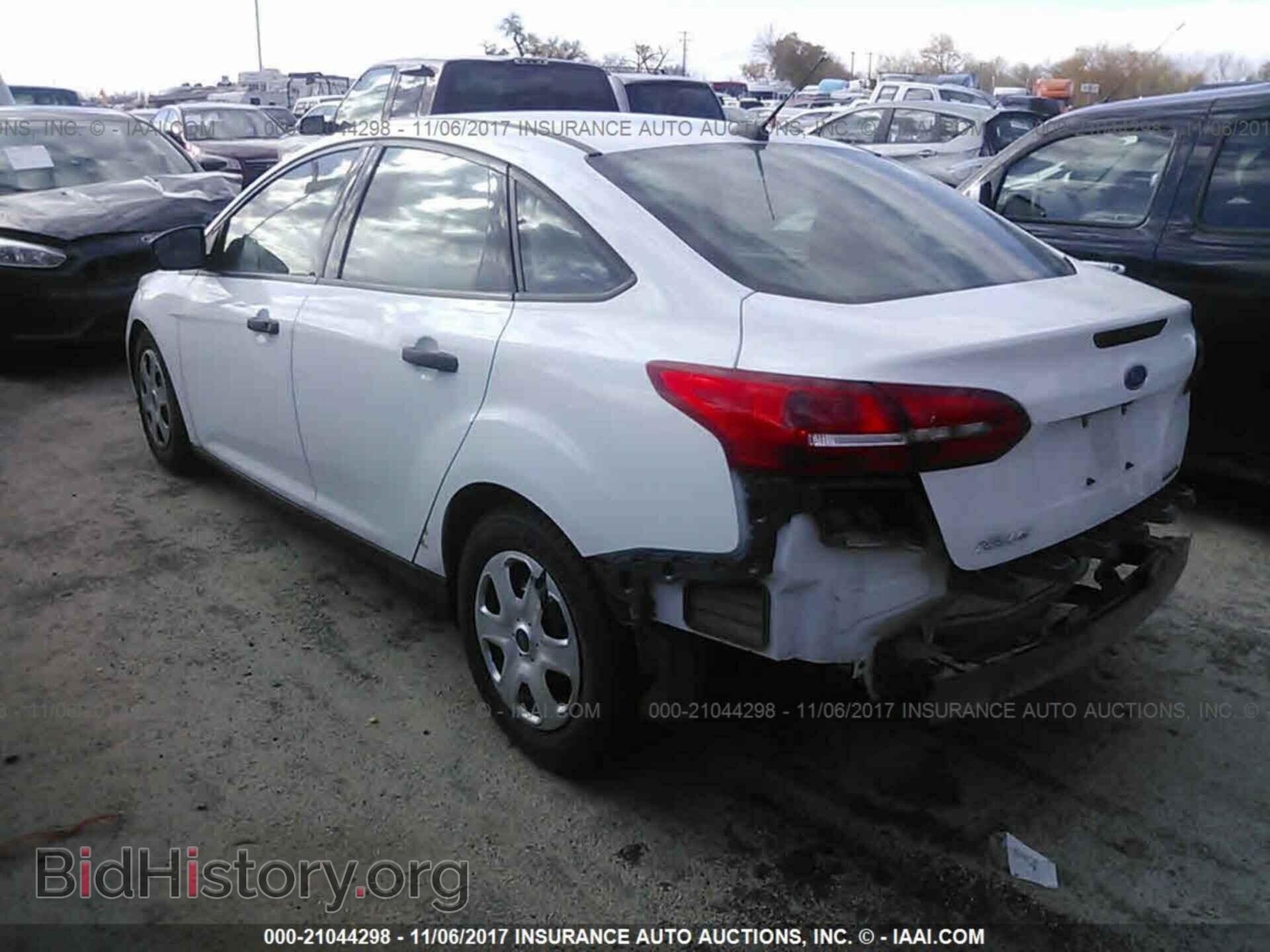 2015 Ford Focus - VIN: 1FADP3E25FL328343 - Photo 3