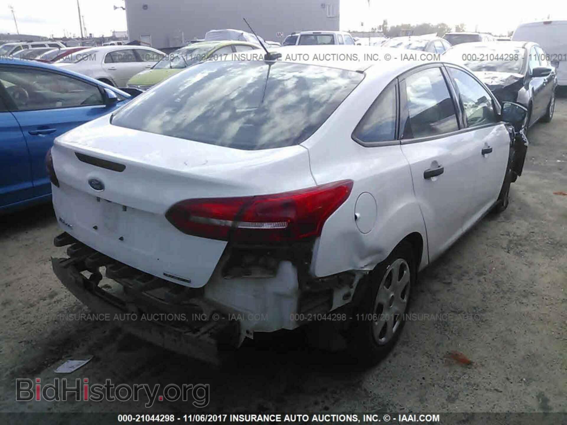 2015 Ford Focus - VIN: 1FADP3E25FL328343 - Photo 4