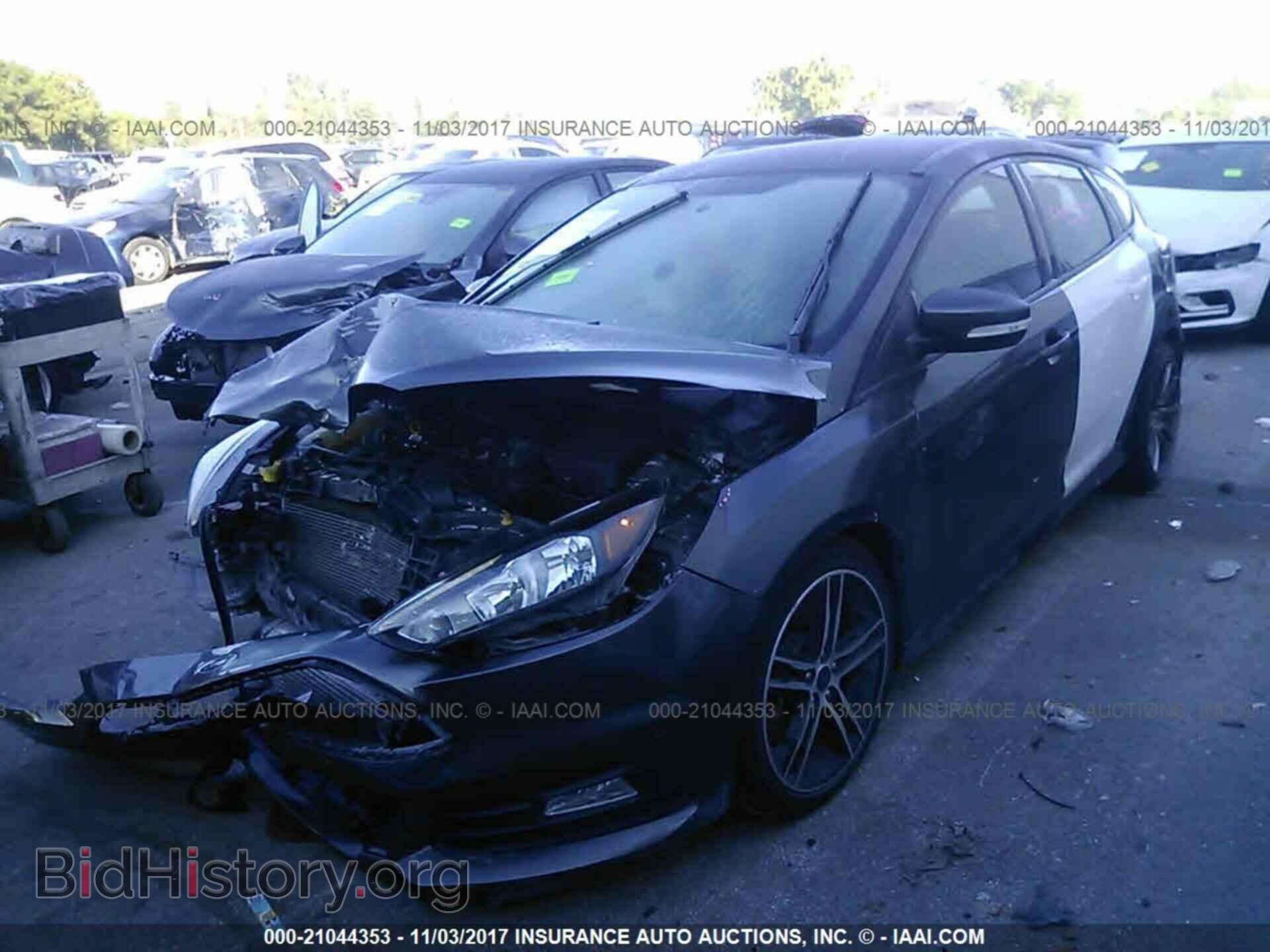 2016 Ford Focus - VIN: 1FADP3L93GL371306 - Photo 2