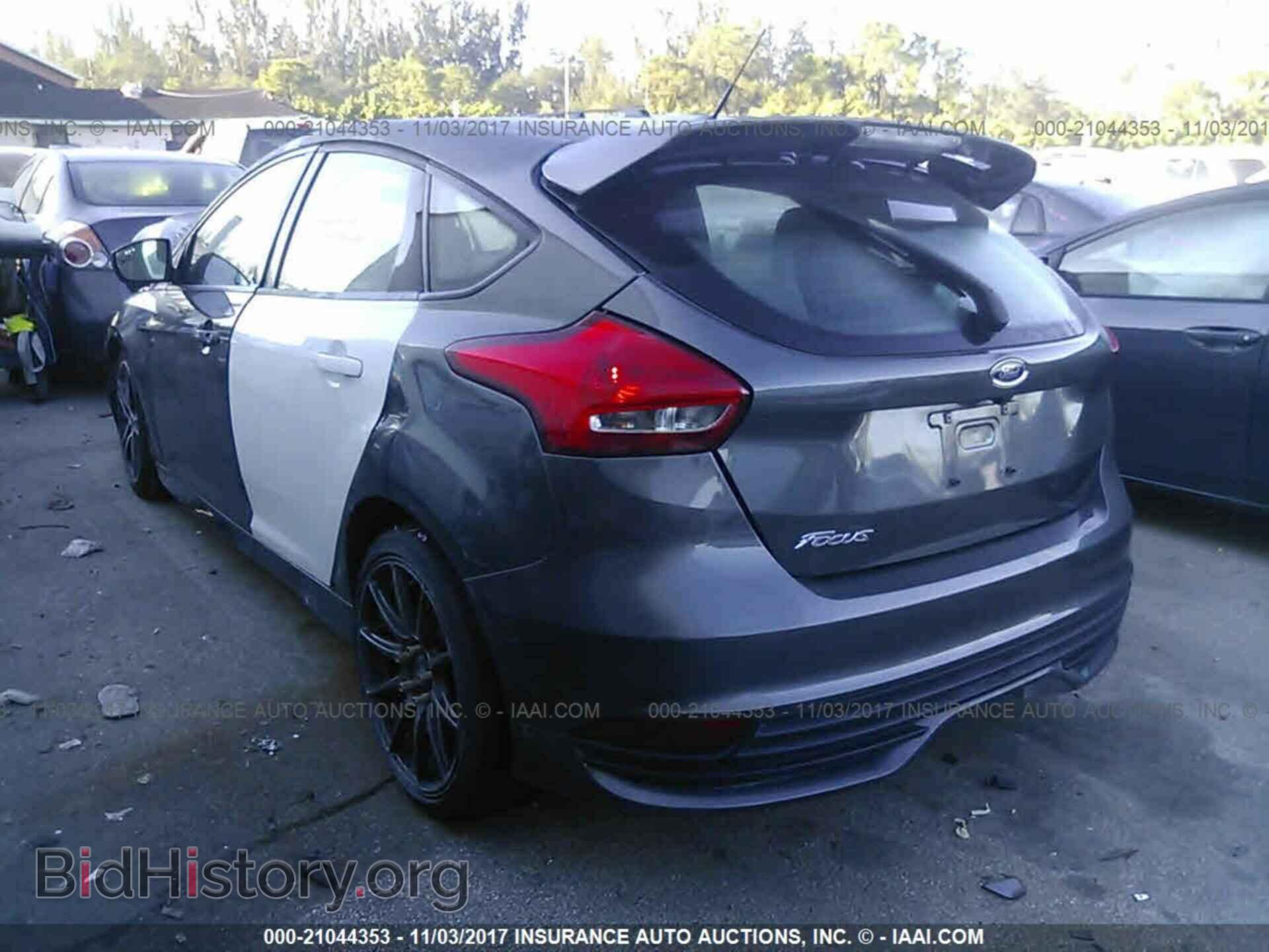 2016 Ford Focus - VIN: 1FADP3L93GL371306 - Photo 3