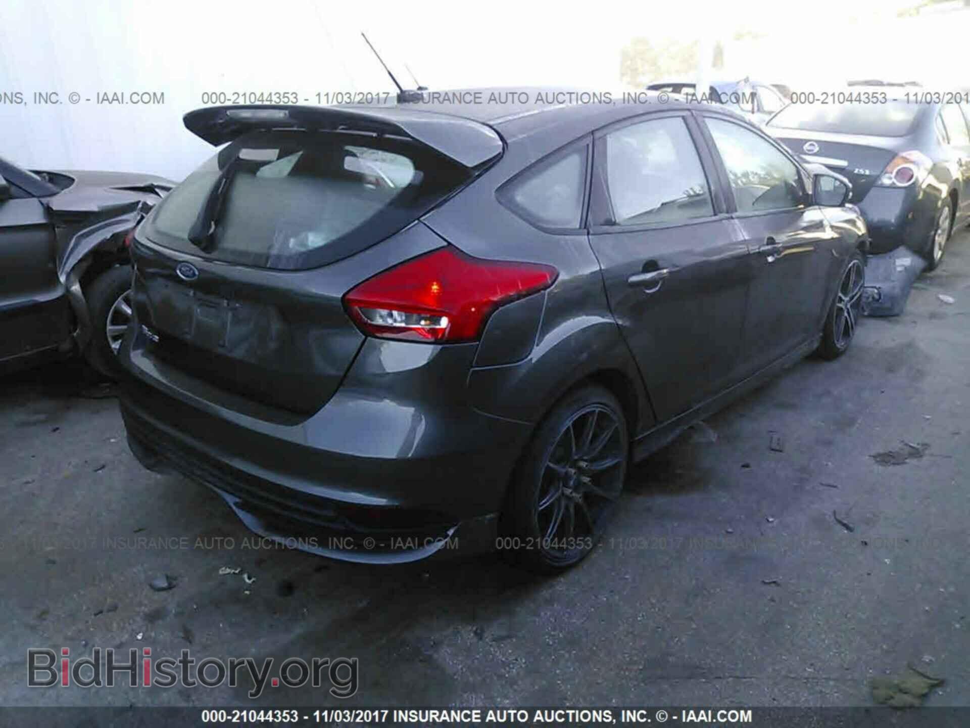 2016 Ford Focus - VIN: 1FADP3L93GL371306 - Photo 4