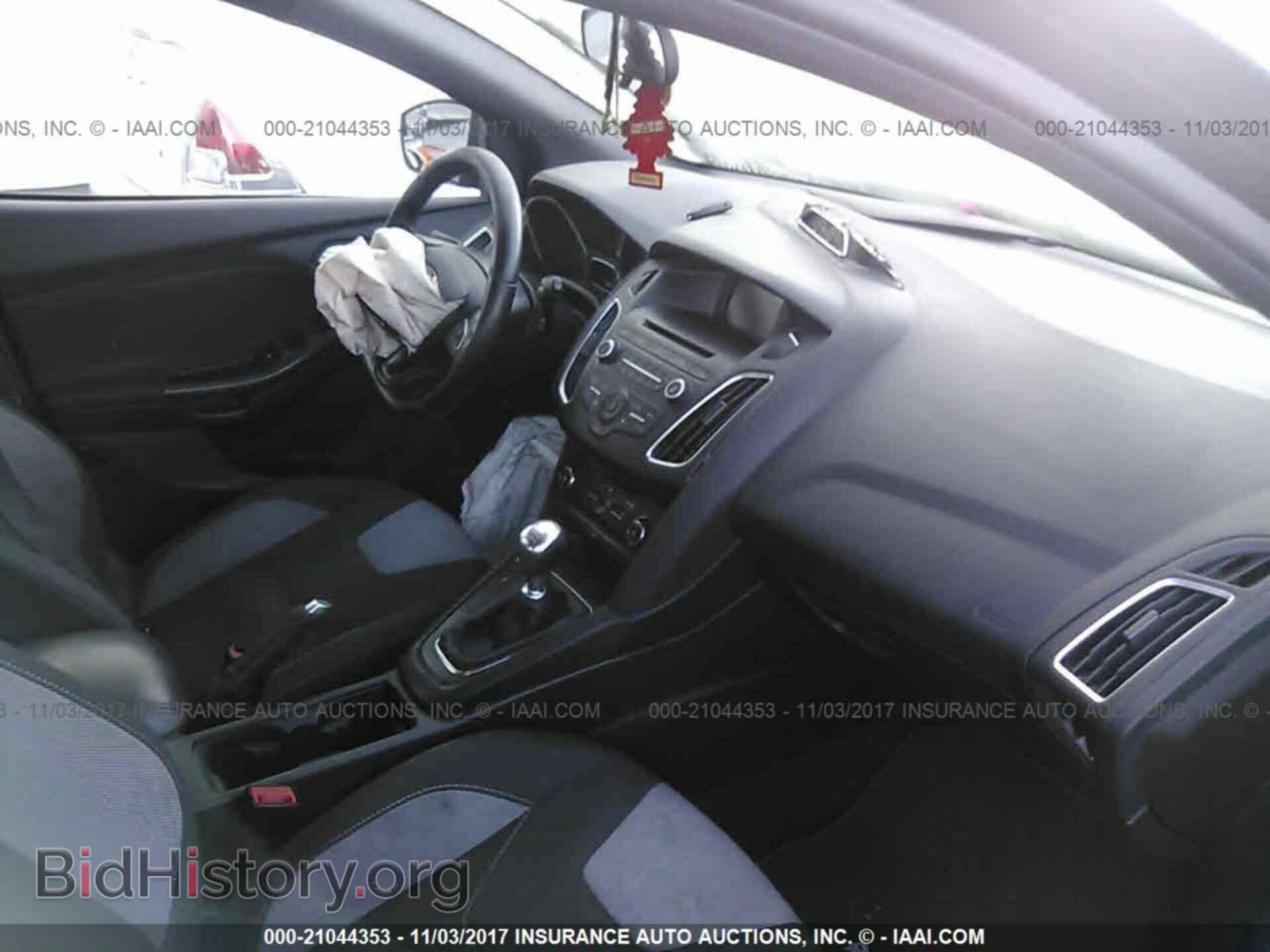 2016 Ford Focus - VIN: 1FADP3L93GL371306 - Photo 5