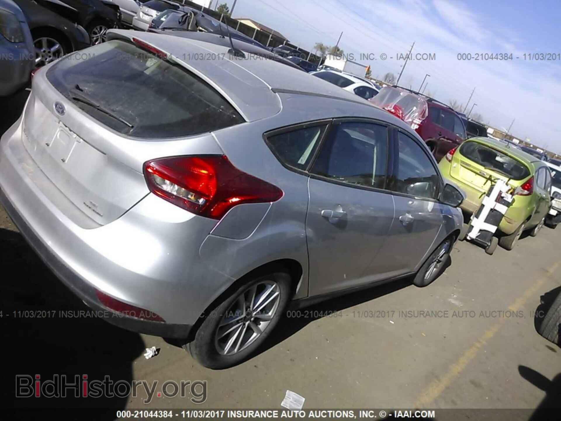 2016 Ford Focus - VIN: 1FADP3K25GL204711 - Photo 4